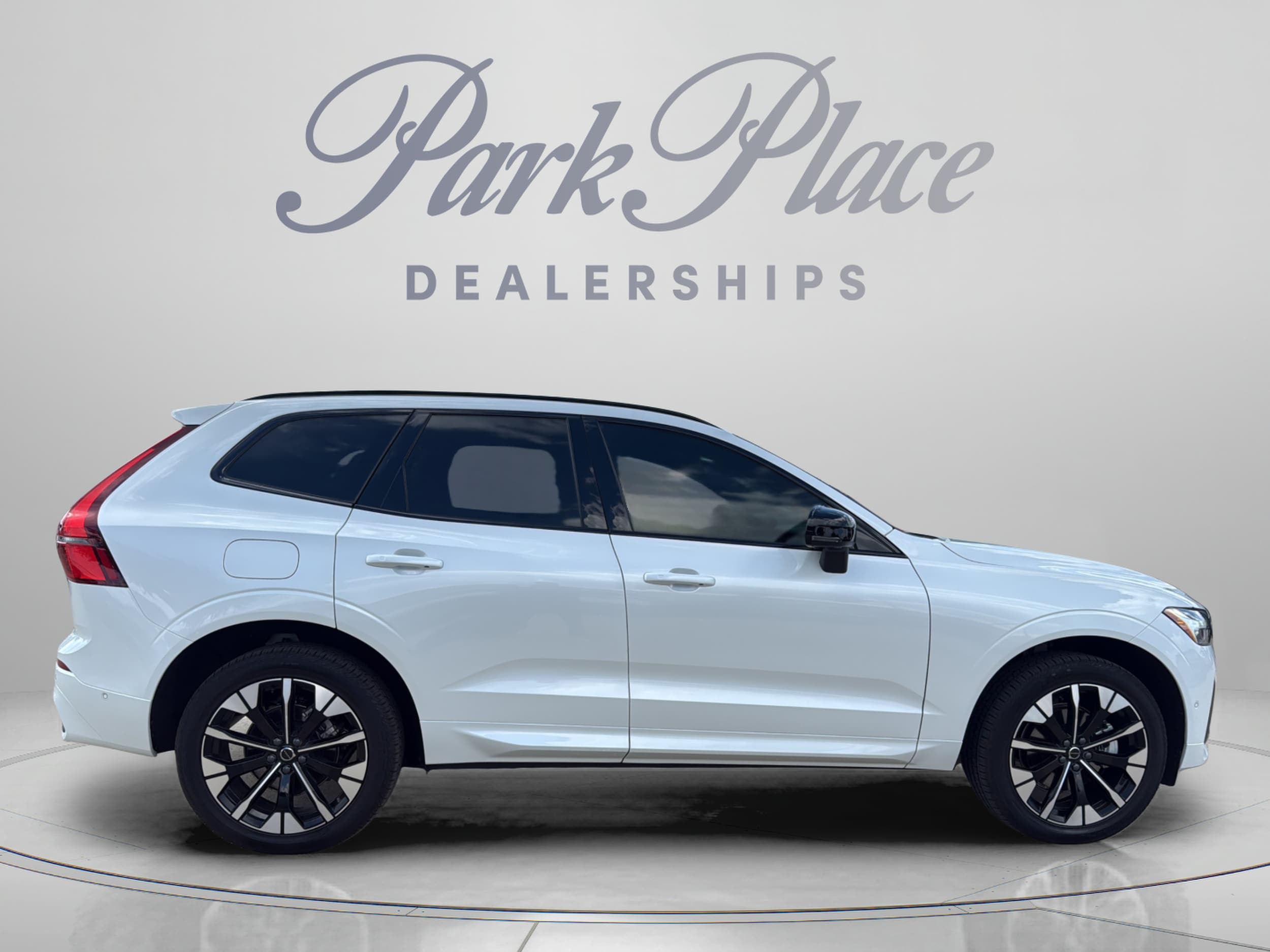 2026 Volvo XC60 Plus - Photo 6