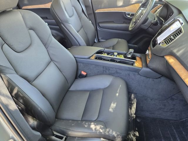 2025 Volvo XC90 Plus - Photo 9