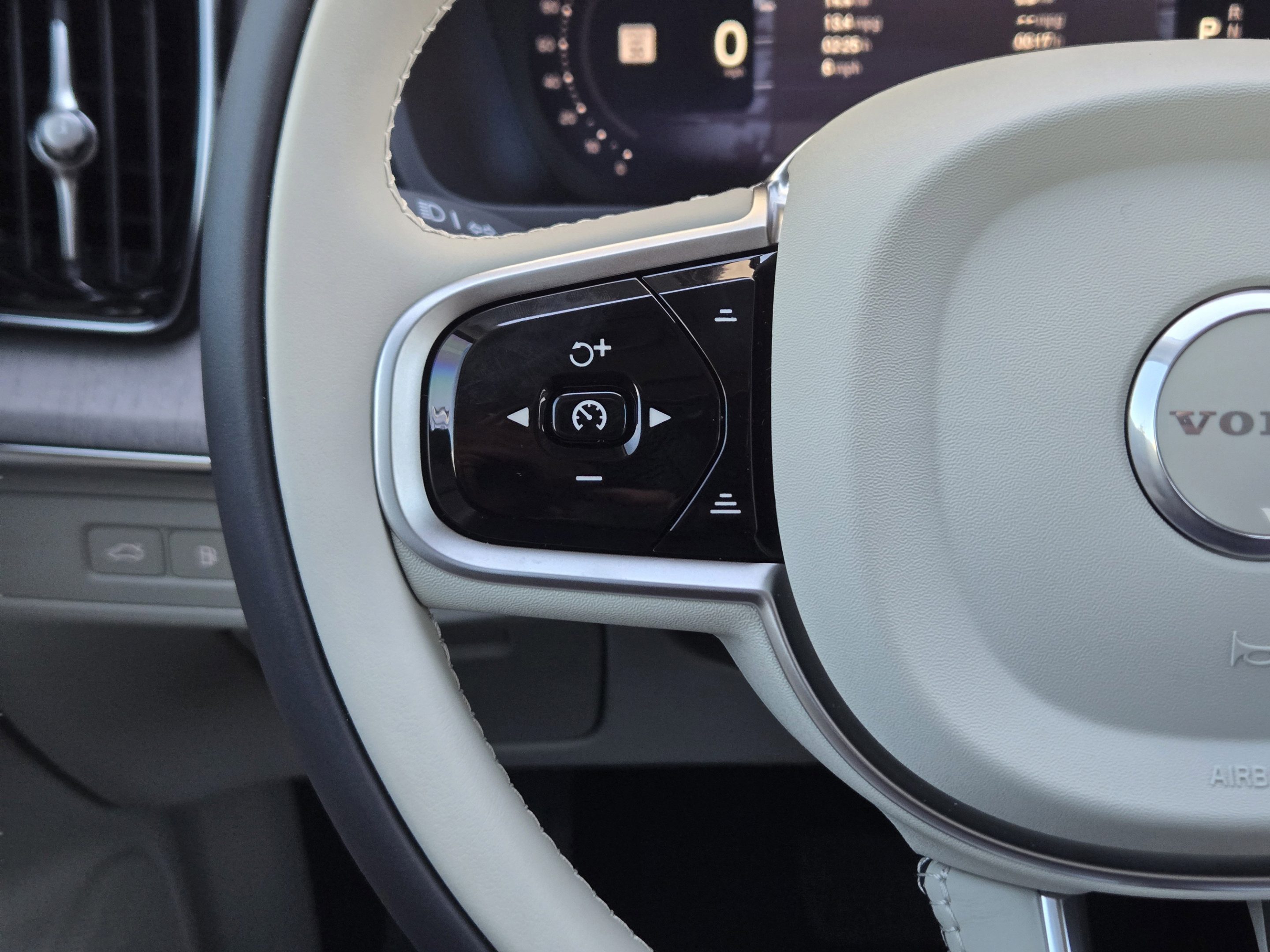 2026 Volvo XC90 Ultra - Photo 24