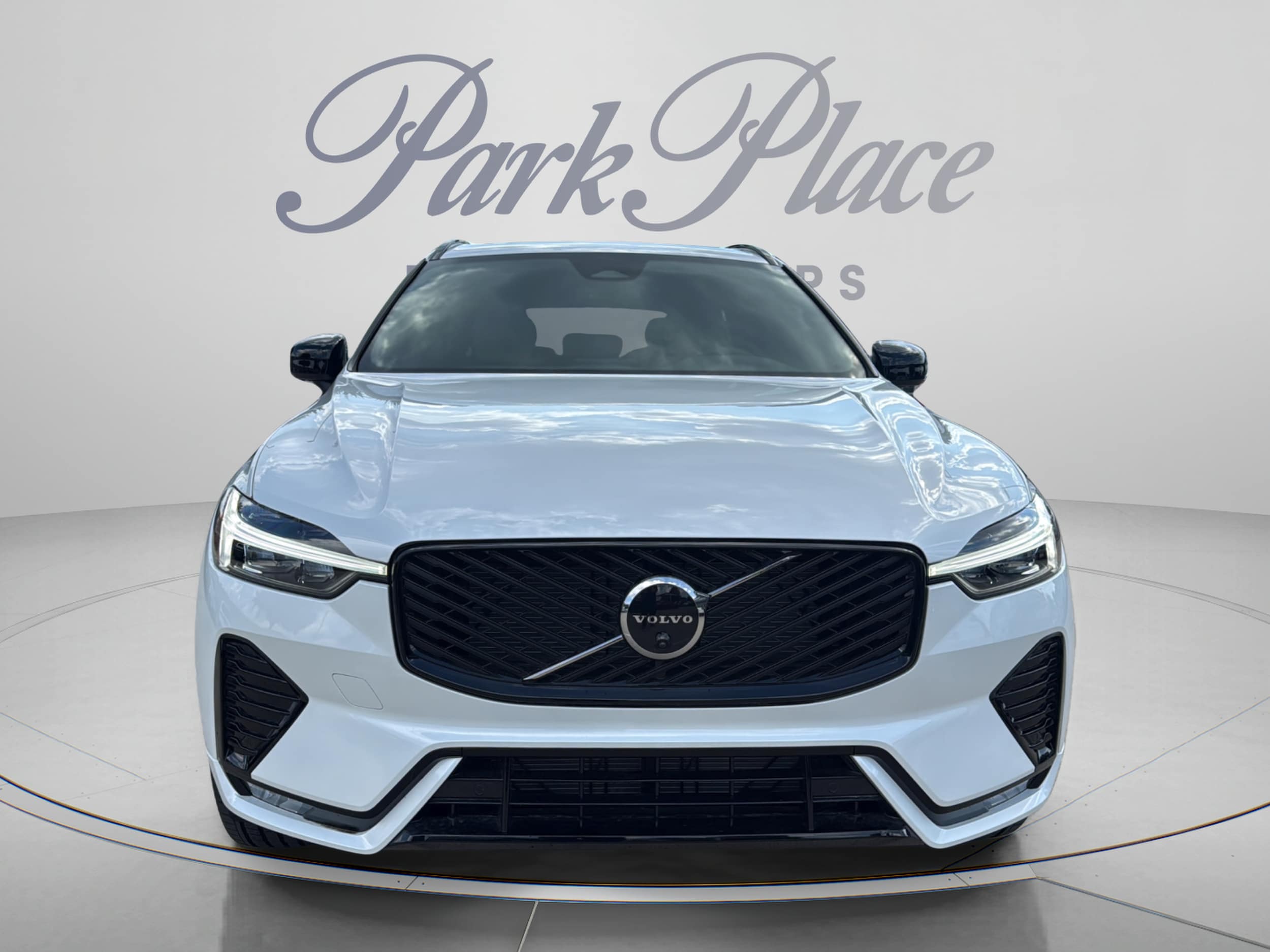 2026 Volvo XC60 Plus - Photo 8