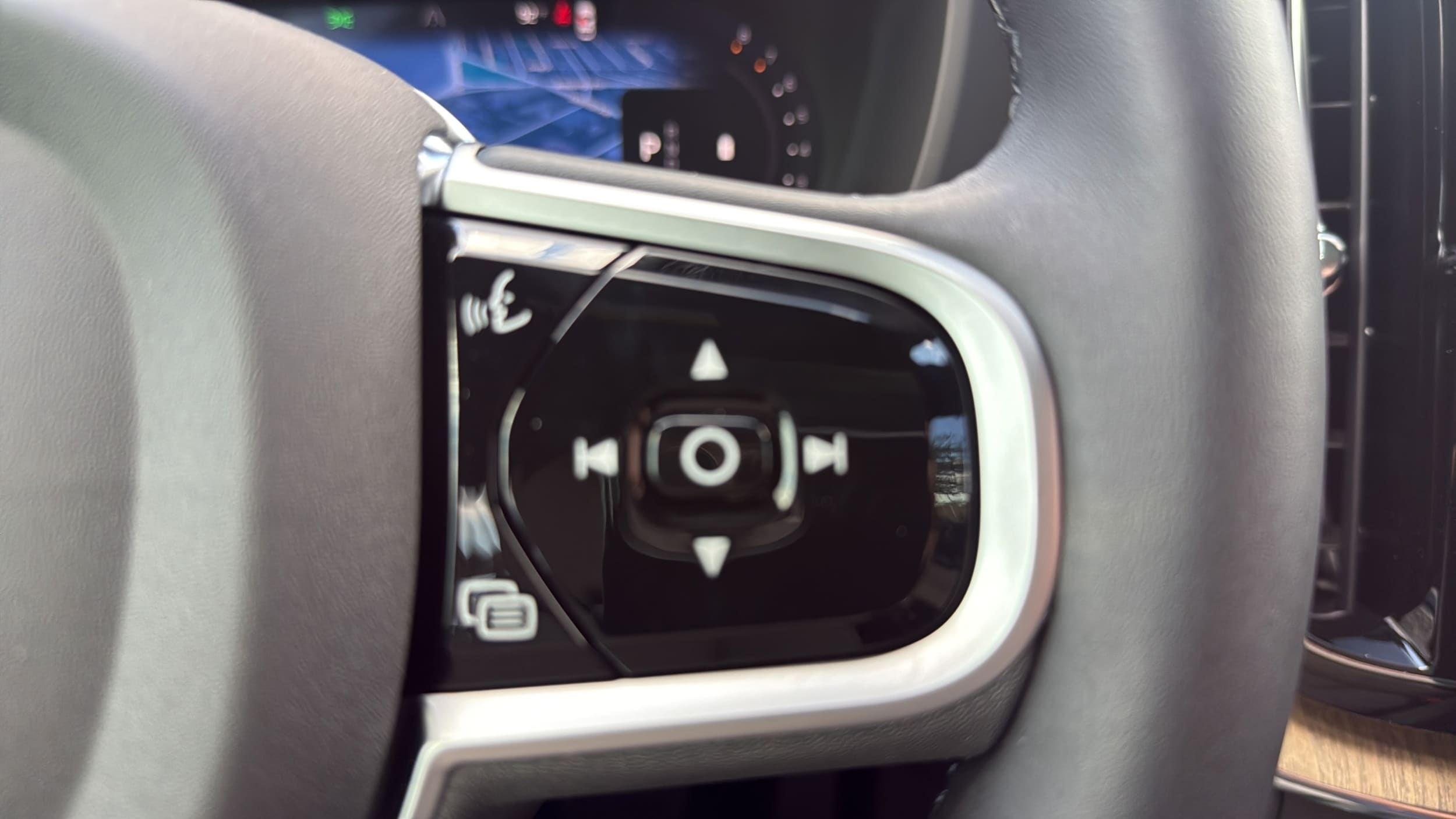 2026 Volvo XC60 Plus - Photo 18