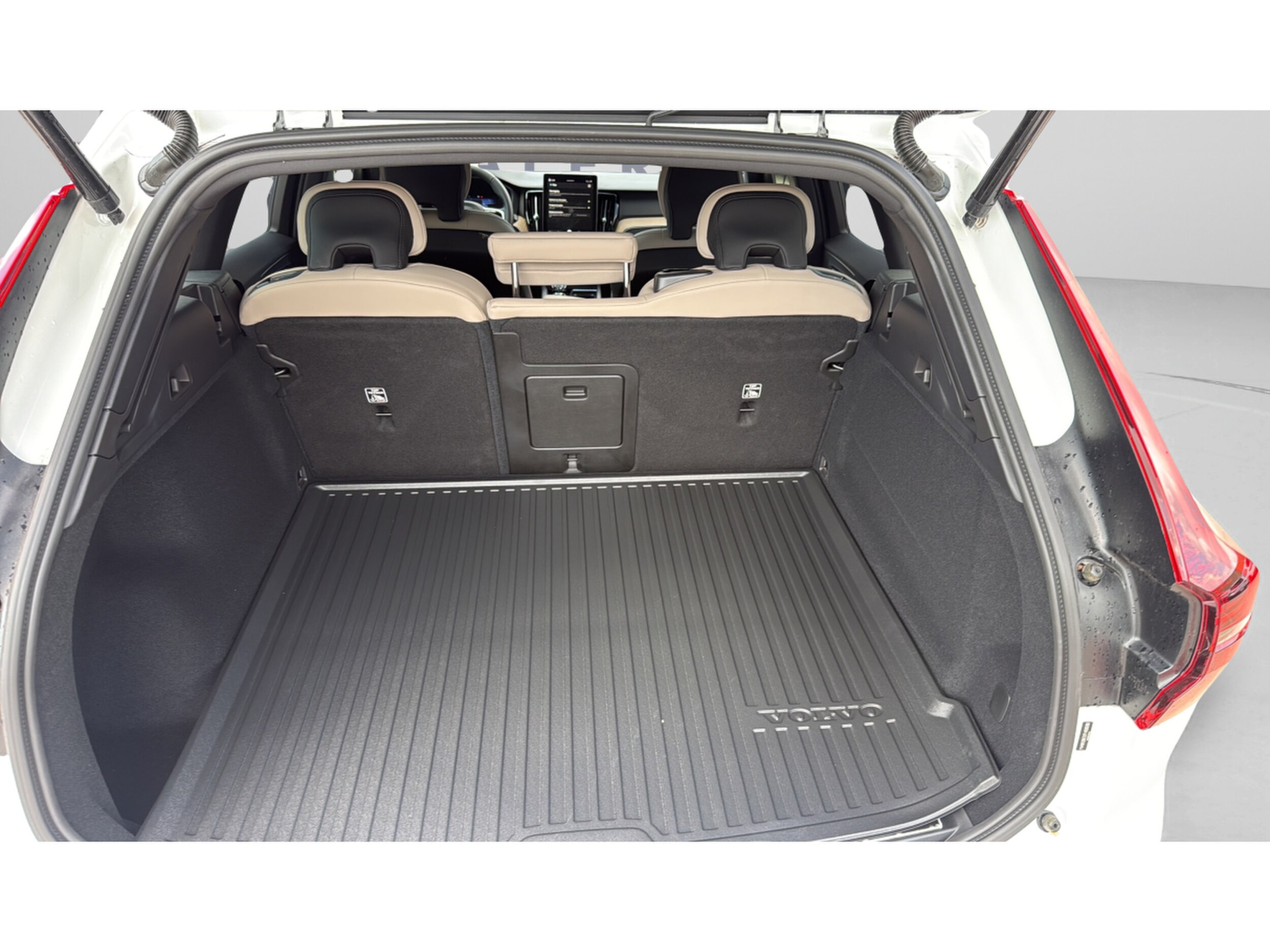 2026 Volvo XC60 Plus - Photo 24