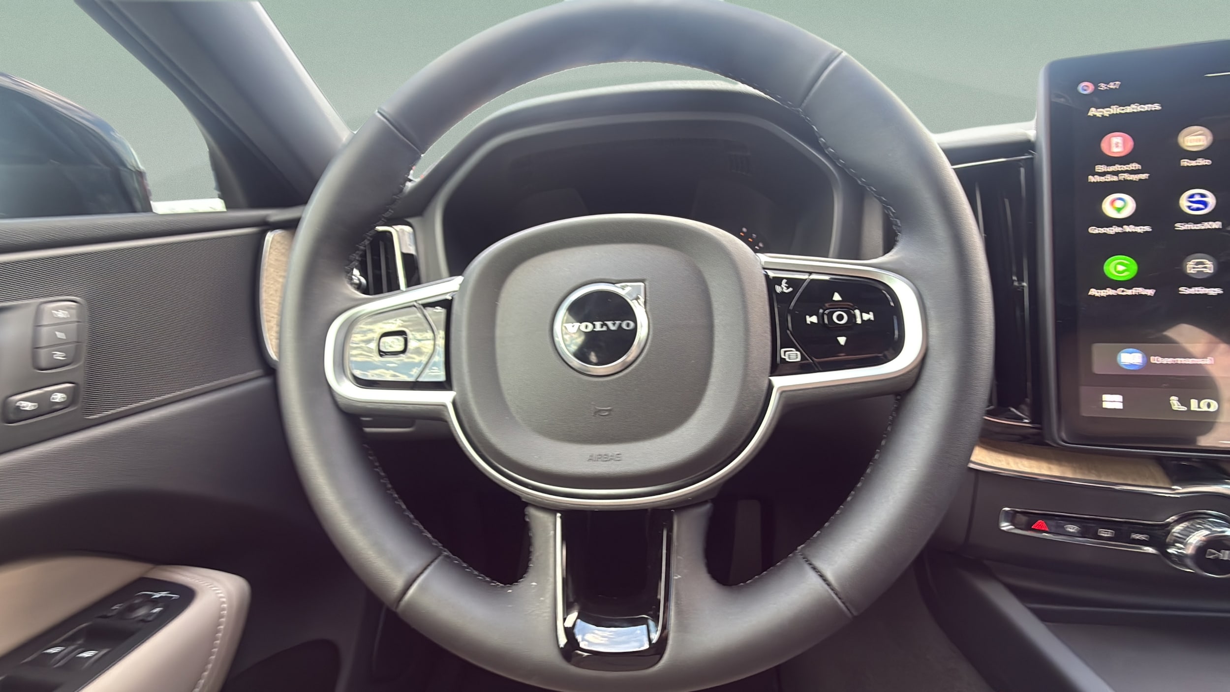 2026 Volvo XC60 Plus - Photo 17