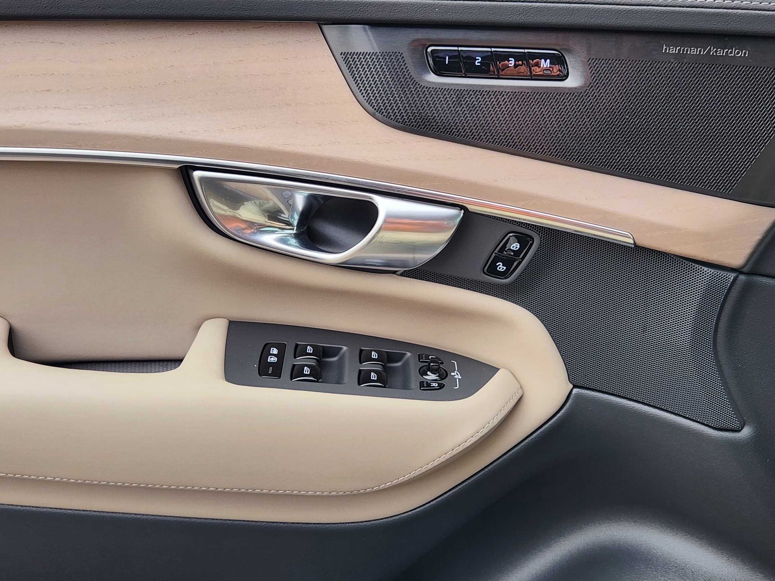 2026 Volvo XC90 Plus - Photo 19