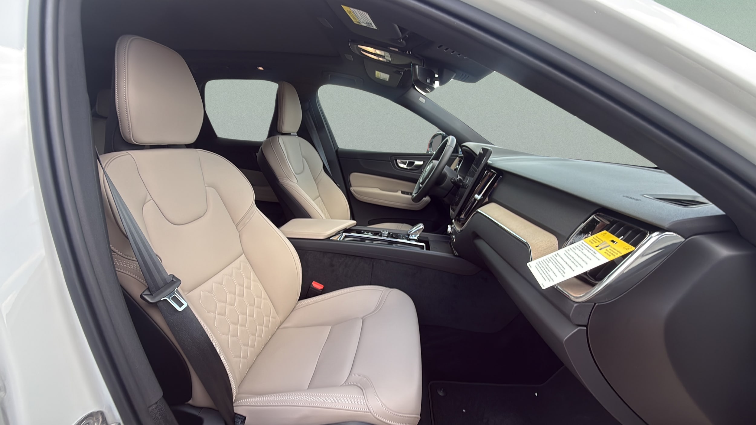 2026 Volvo XC60 Plus - Photo 27