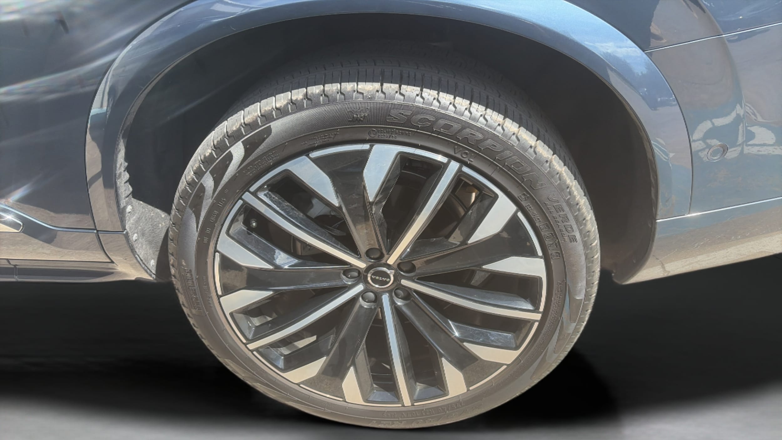 2026 Volvo XC90 Plus - Photo 32