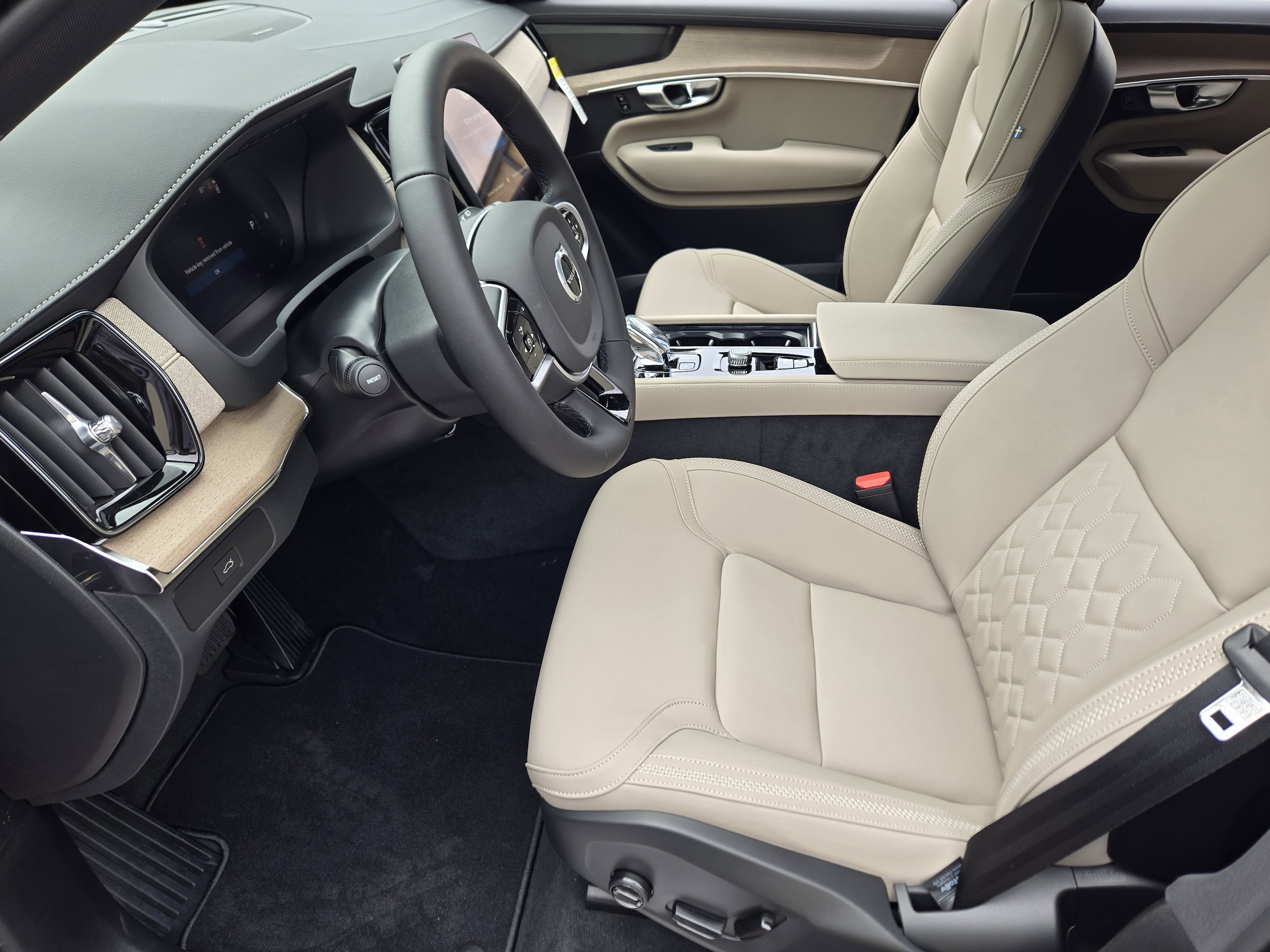 2026 Volvo XC90 Plus - Photo 10