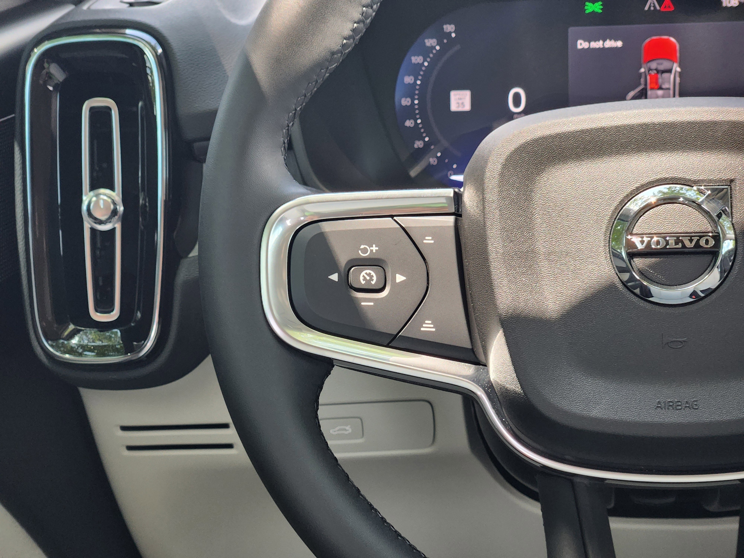 2026 Volvo XC40 Plus - Photo 23