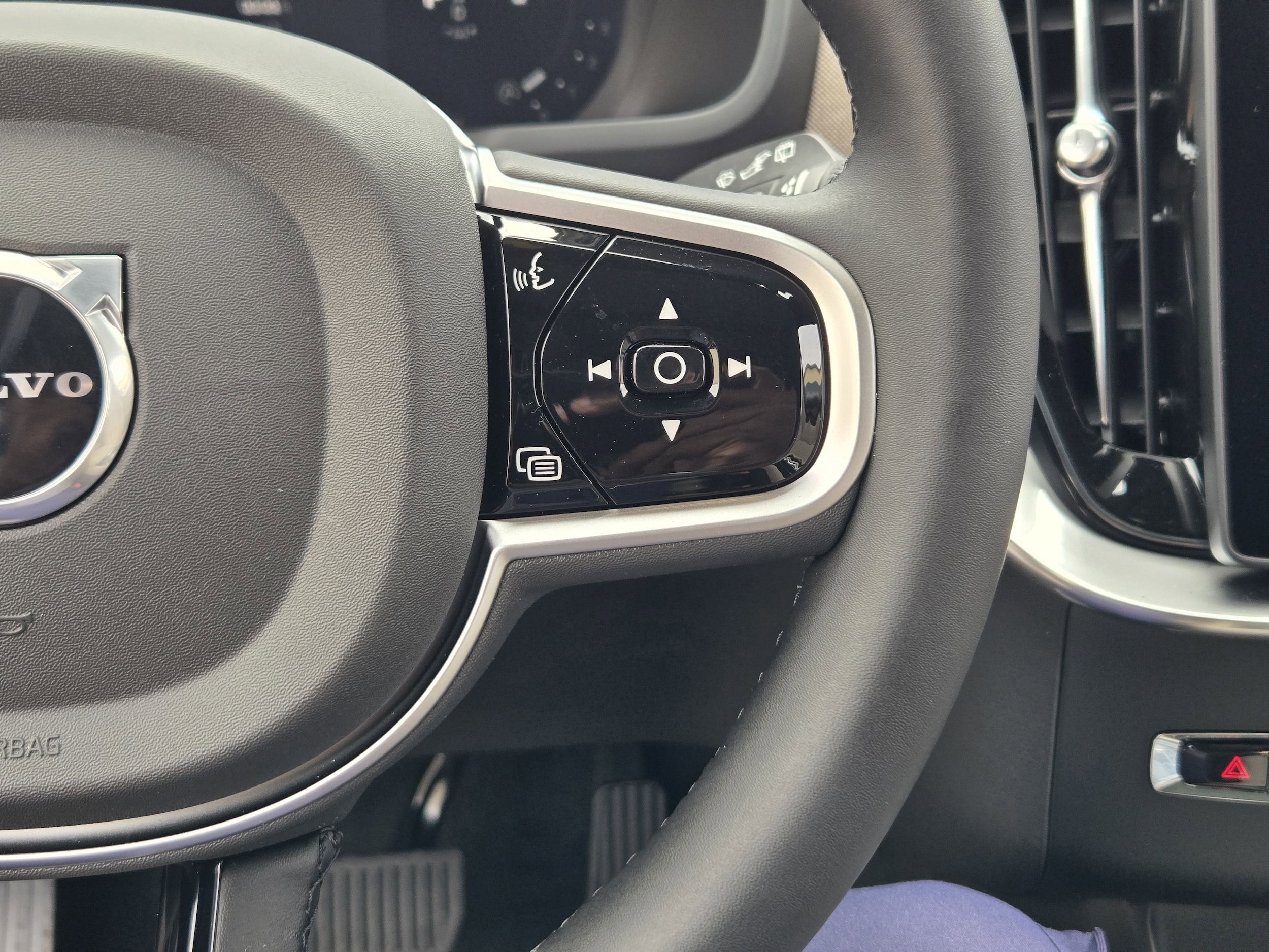 2026 Volvo XC90 Plus - Photo 25