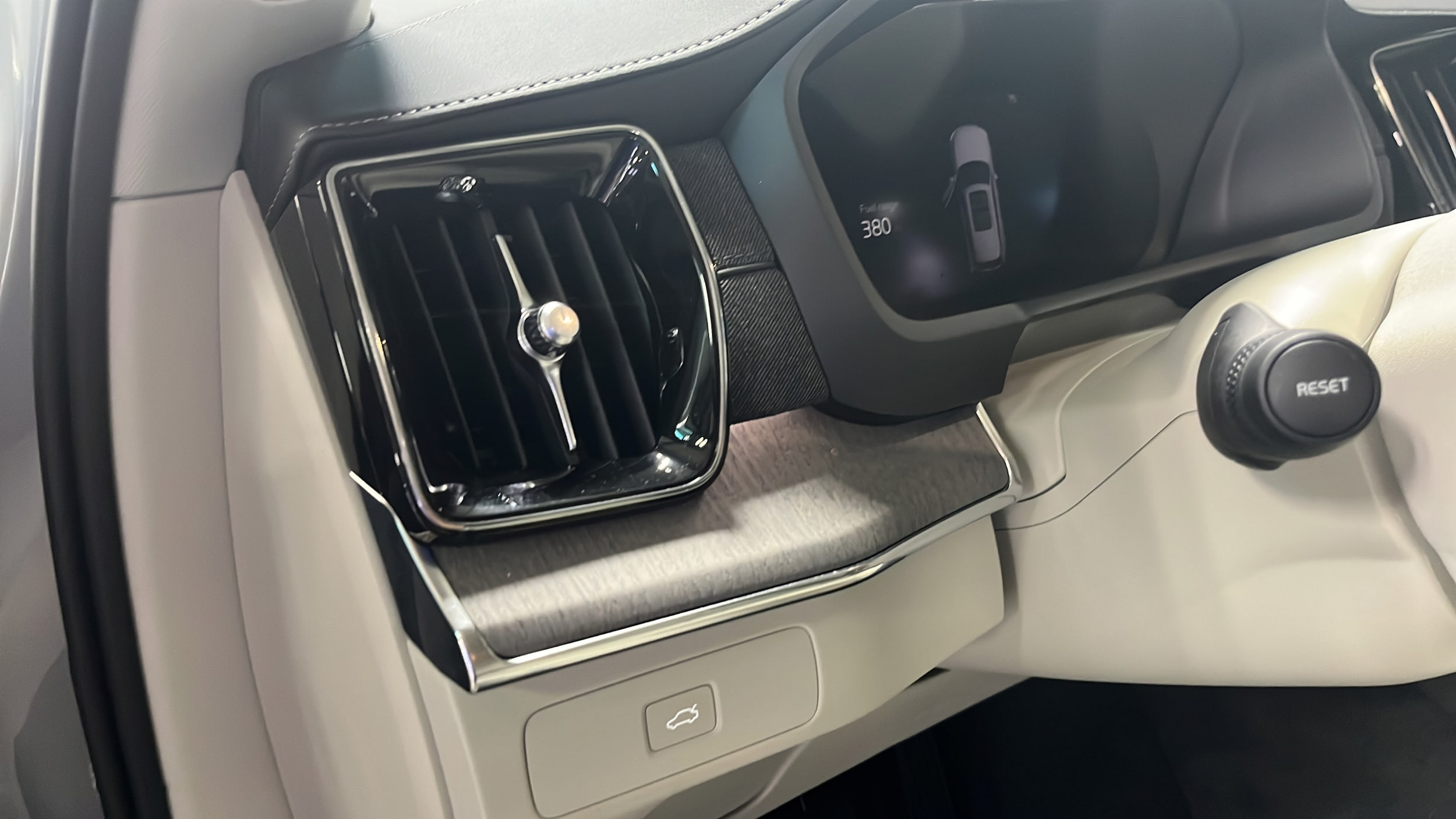 2026 Volvo XC90 Ultra - Photo 13