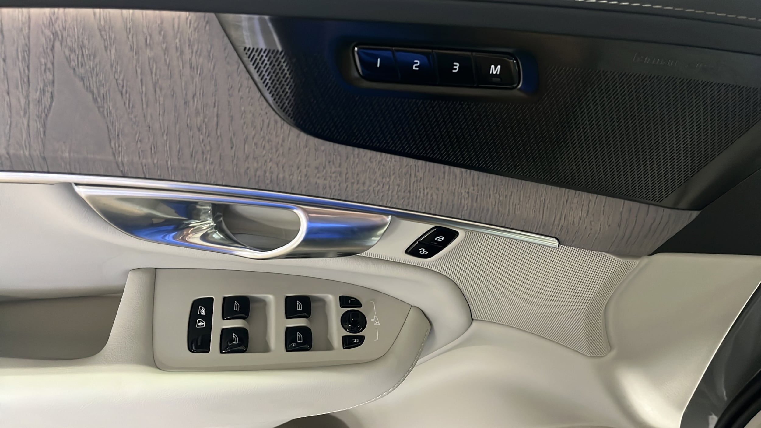 2026 Volvo XC90 Ultra - Photo 12