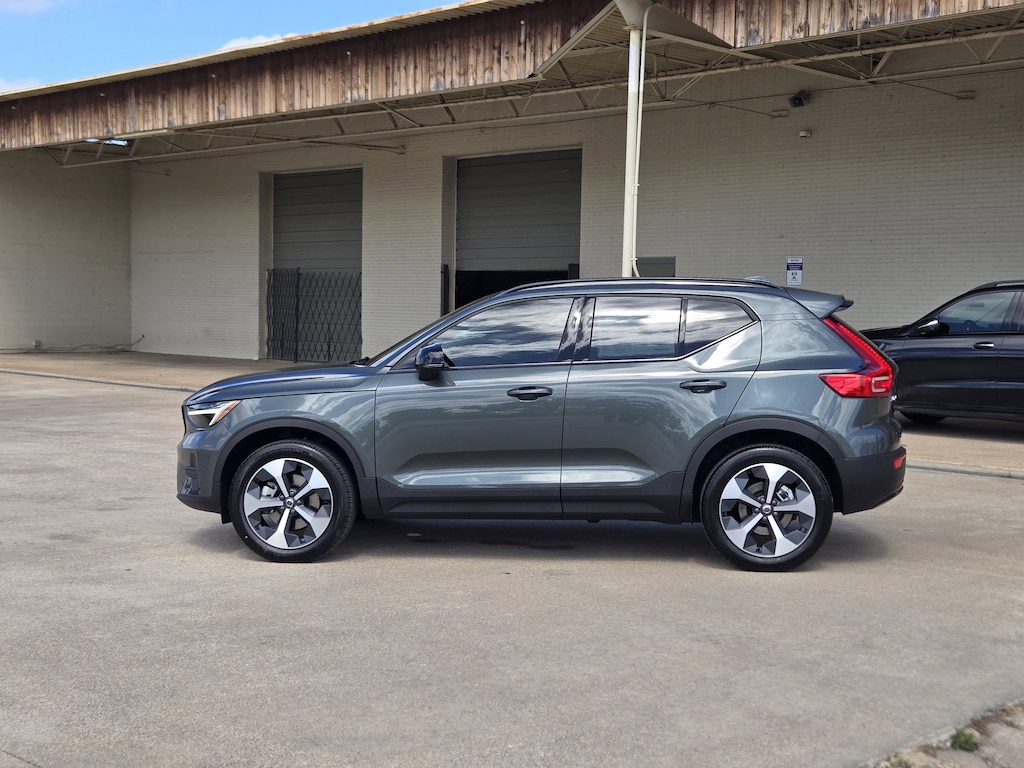 Used 2026 Volvo XC40 B5 Core SUV