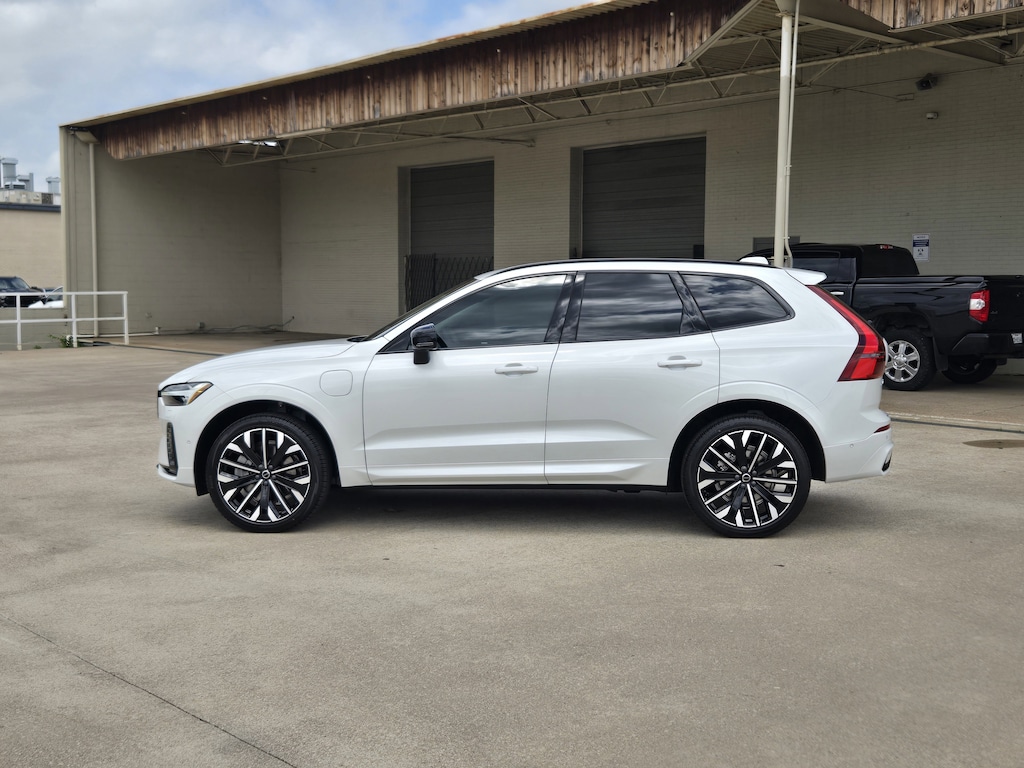 New 2026 Volvo XC60 plug-in hybrid T8 Ultra SUV