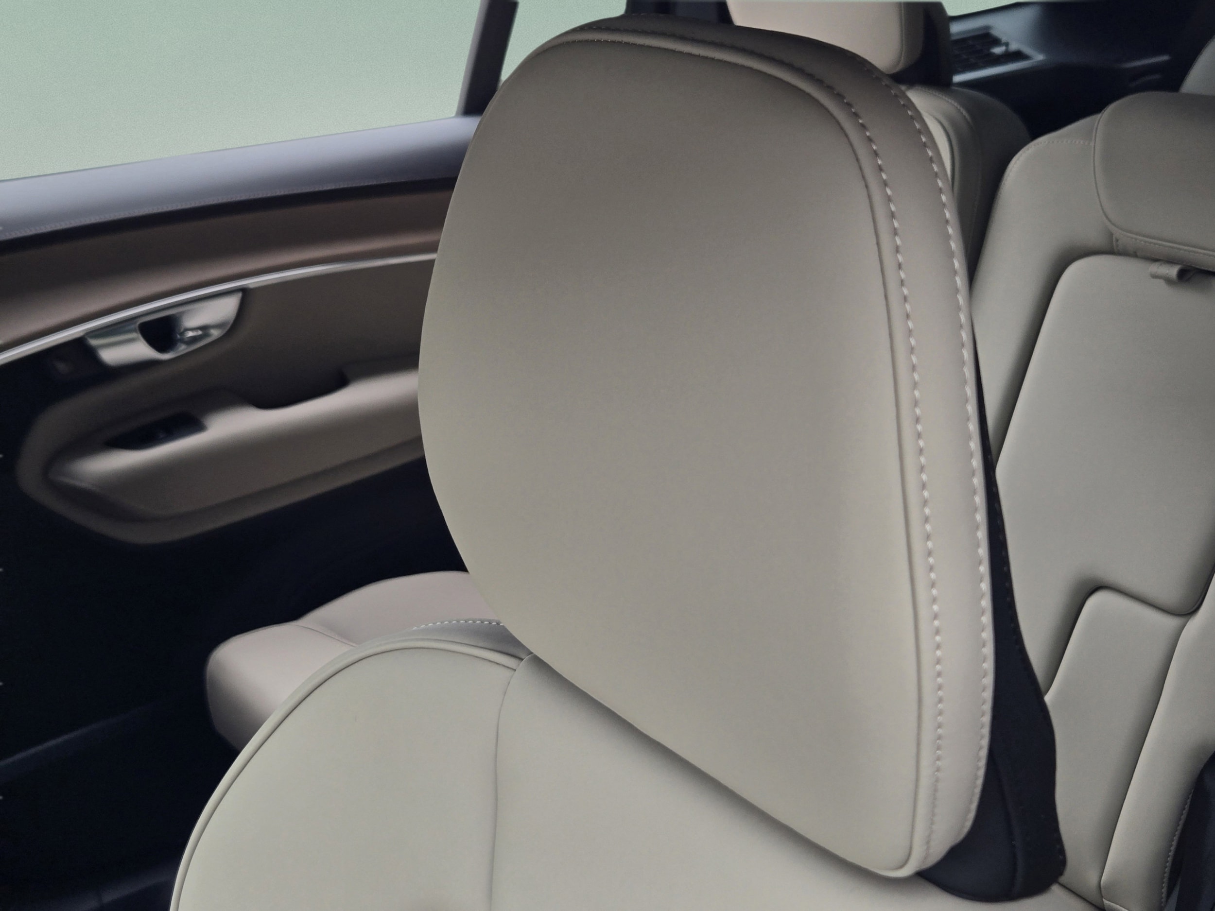 2026 Volvo XC90 Plus - Photo 12