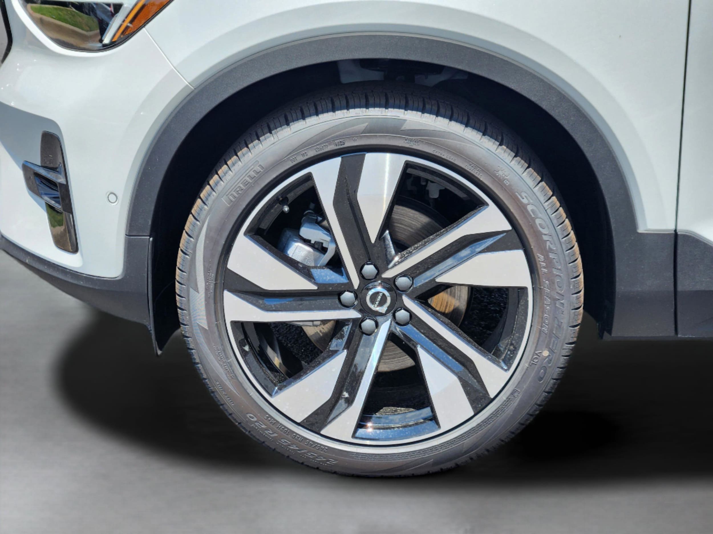 2026 Volvo XC40 Plus - Photo 30