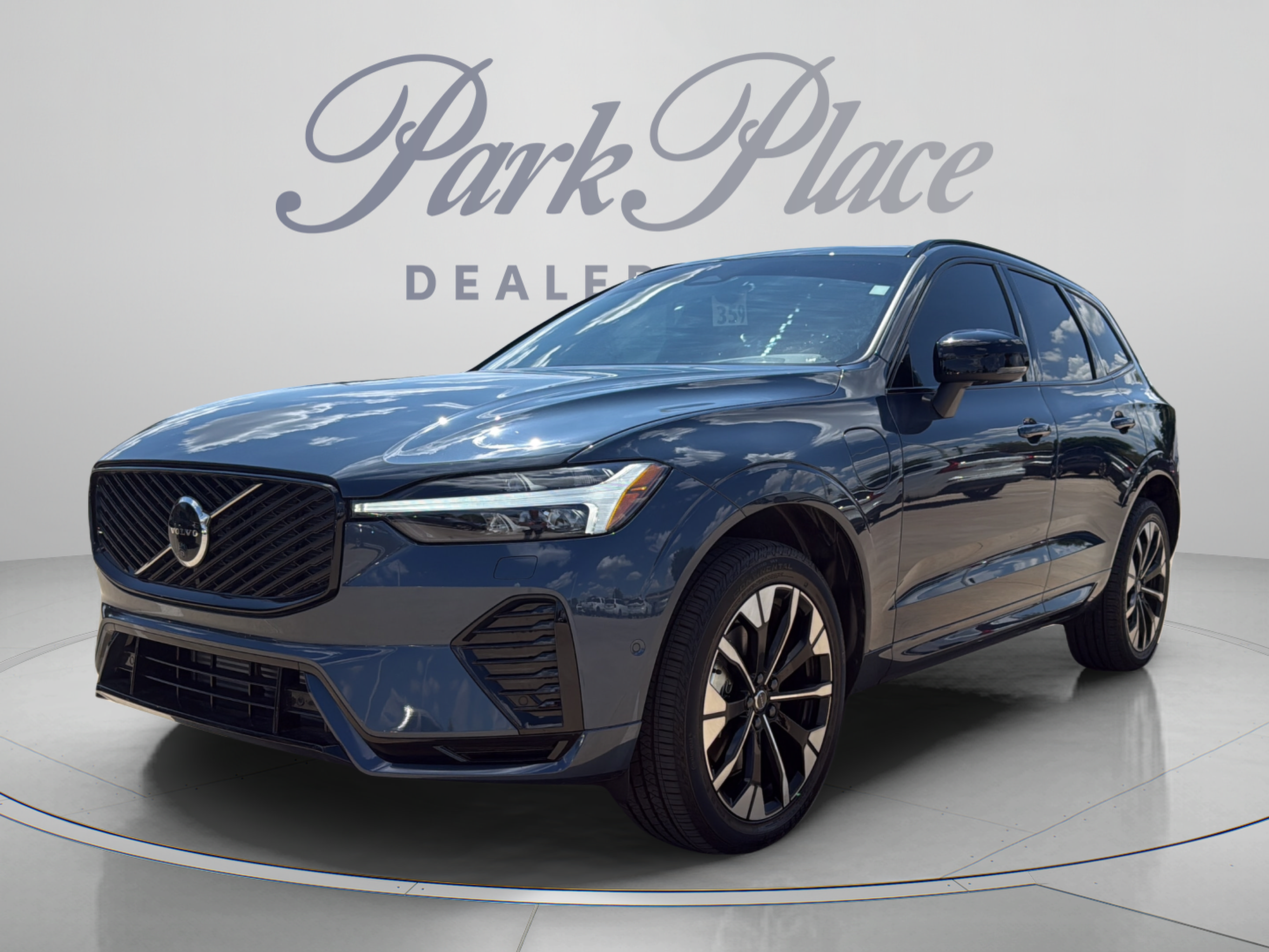 Volvo XC60 Plug-In Hybrid