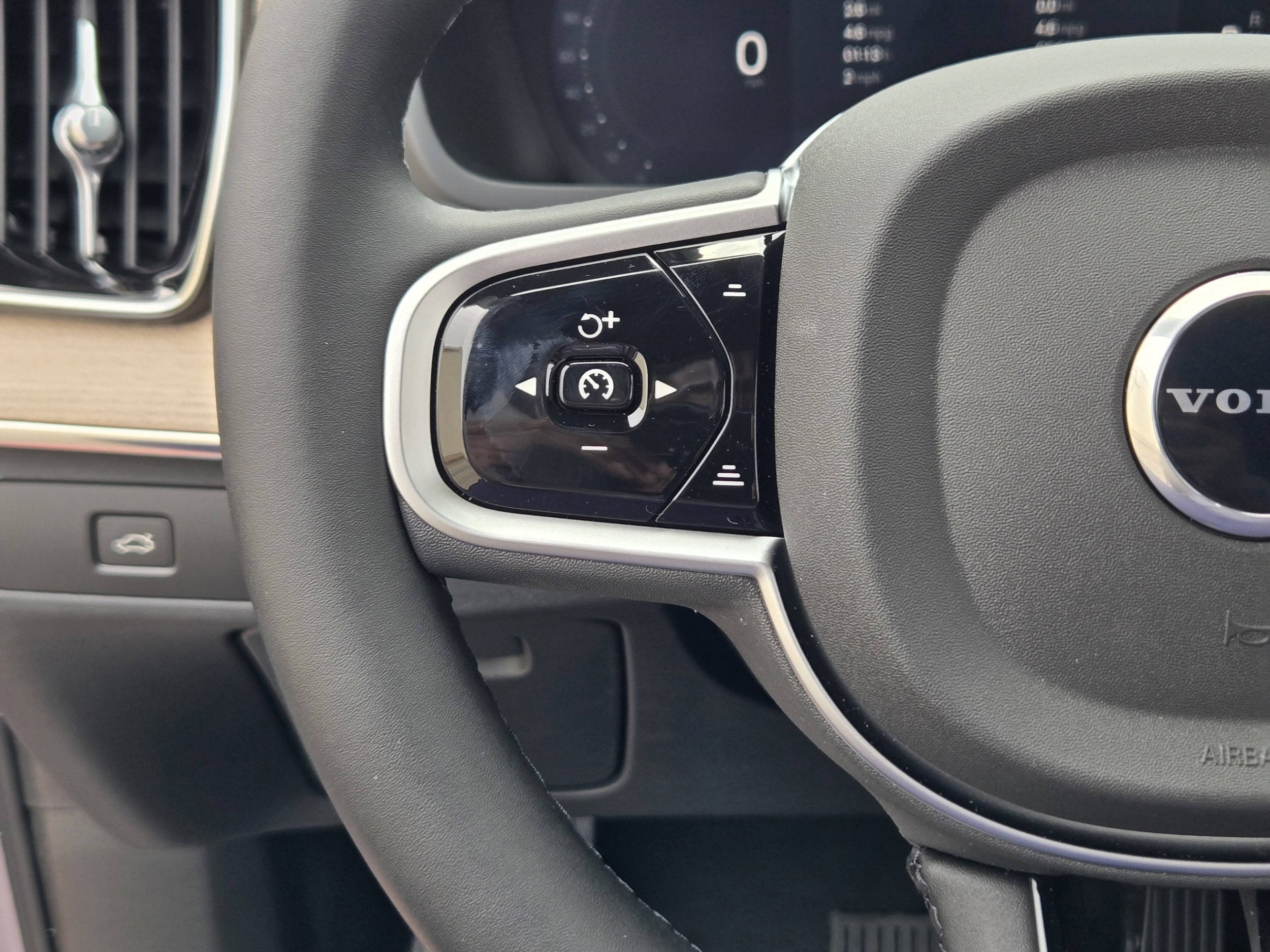 2026 Volvo XC90 Plus - Photo 24