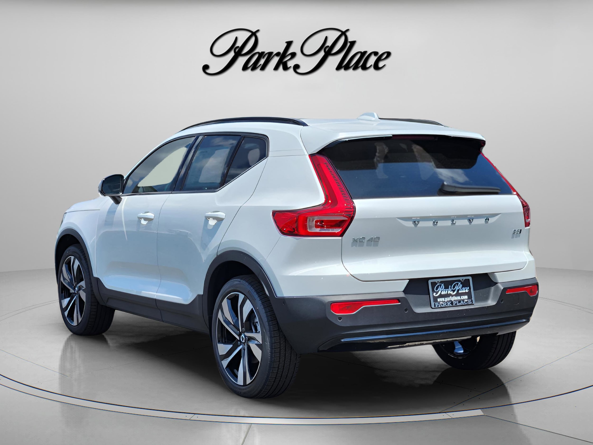 2026 Volvo XC40 Plus - Photo 3