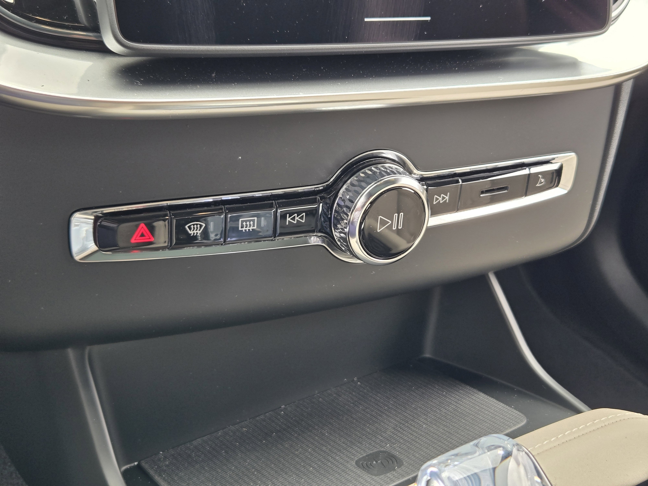 2026 Volvo XC90 Plus - Photo 16