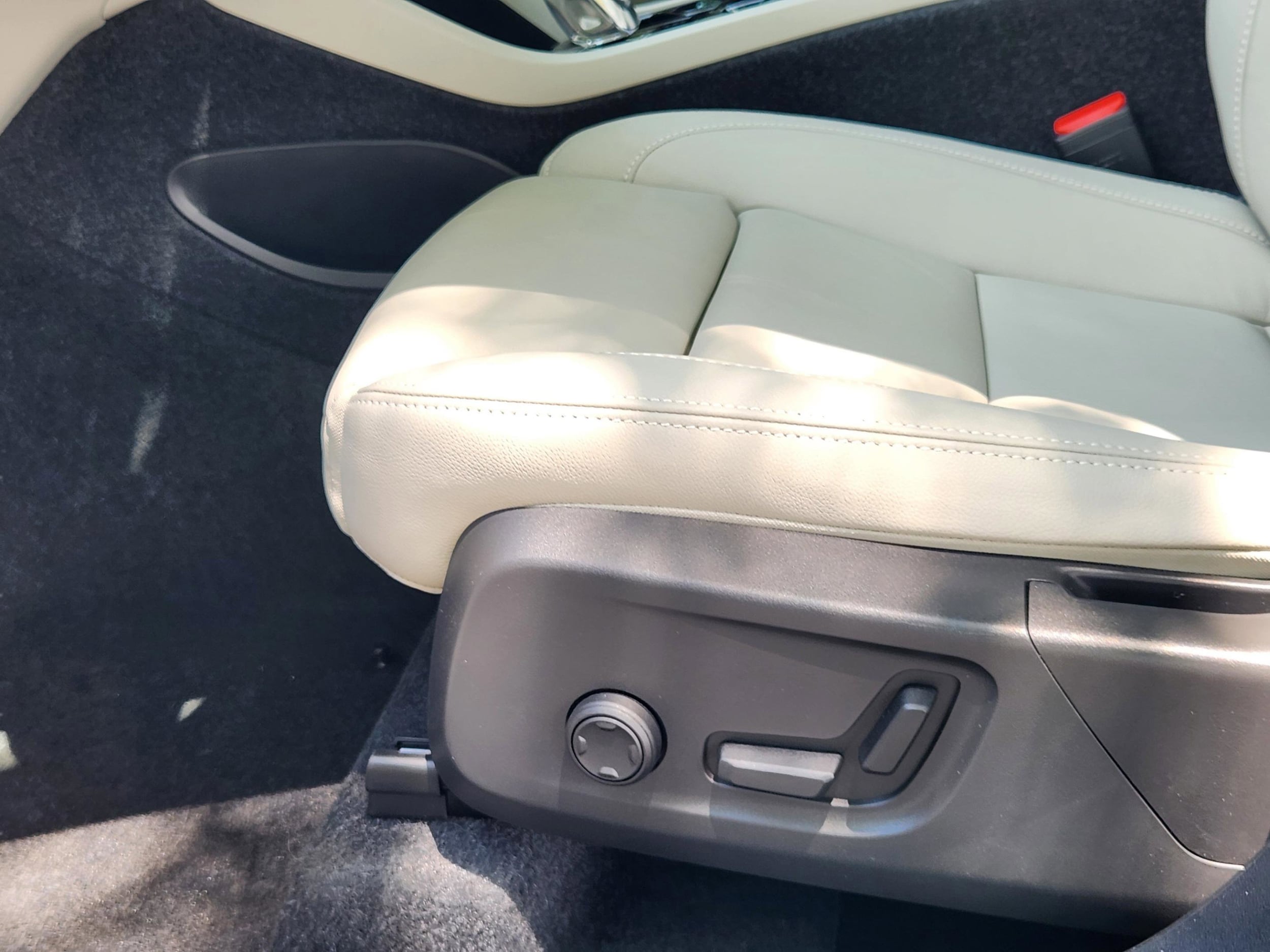 2026 Volvo XC40 Plus - Photo 19