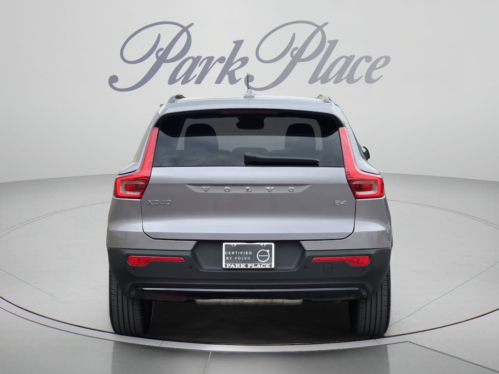 Used 2026 Volvo XC40 B4 Core SUV
