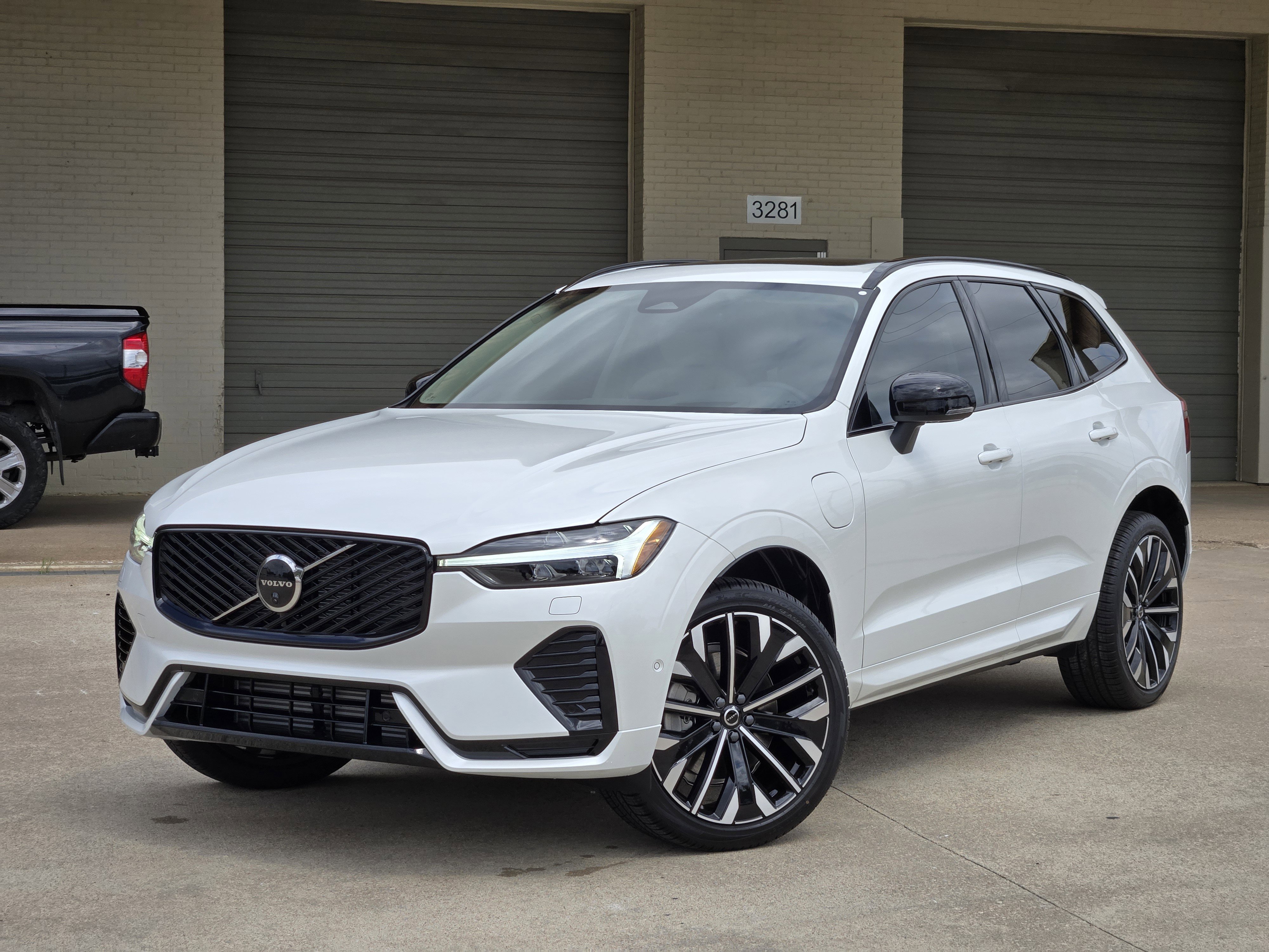New 2026 Volvo XC60 plug-in hybrid T8 Ultra SUV