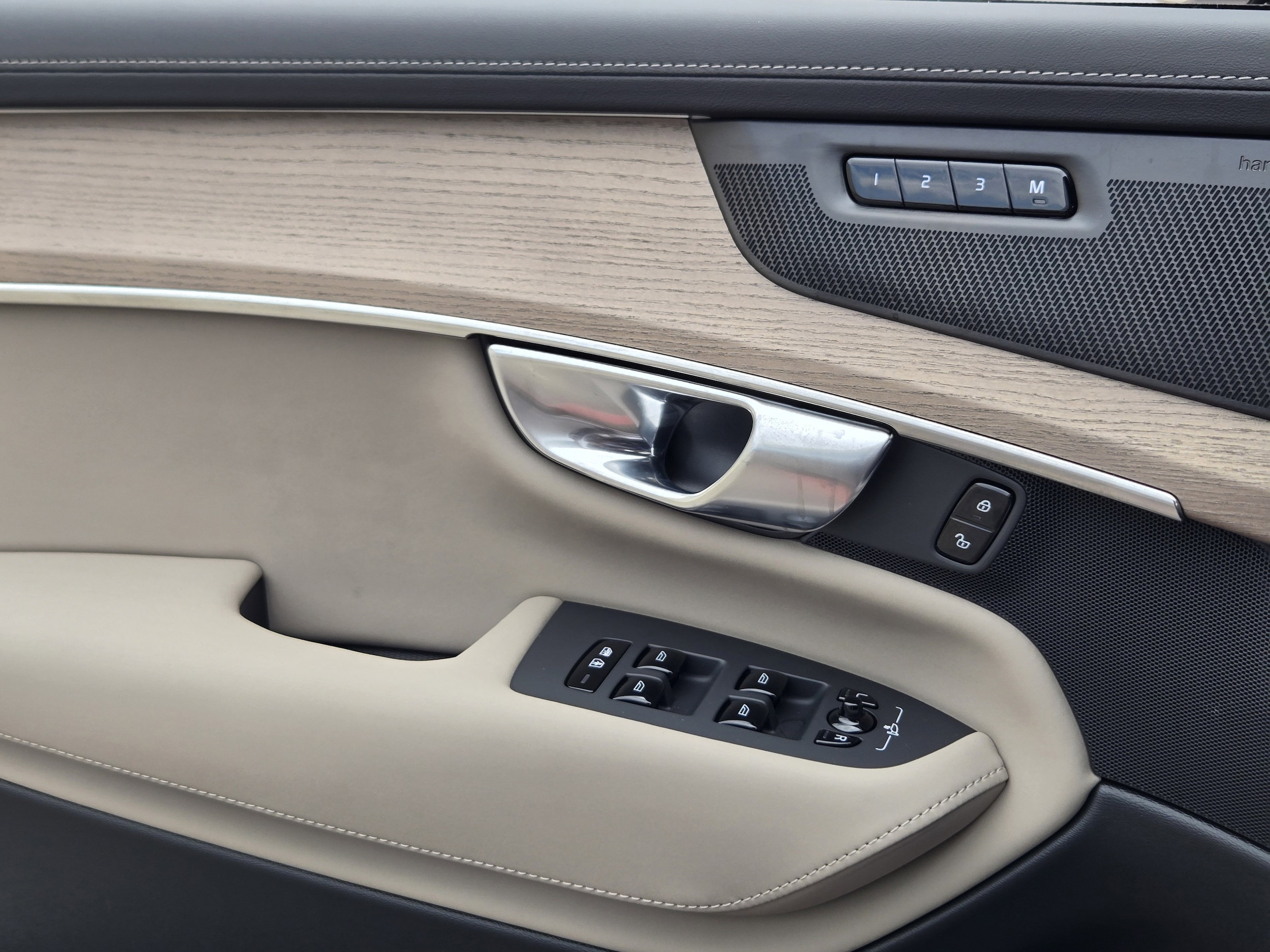 2026 Volvo XC90 Plus - Photo 20