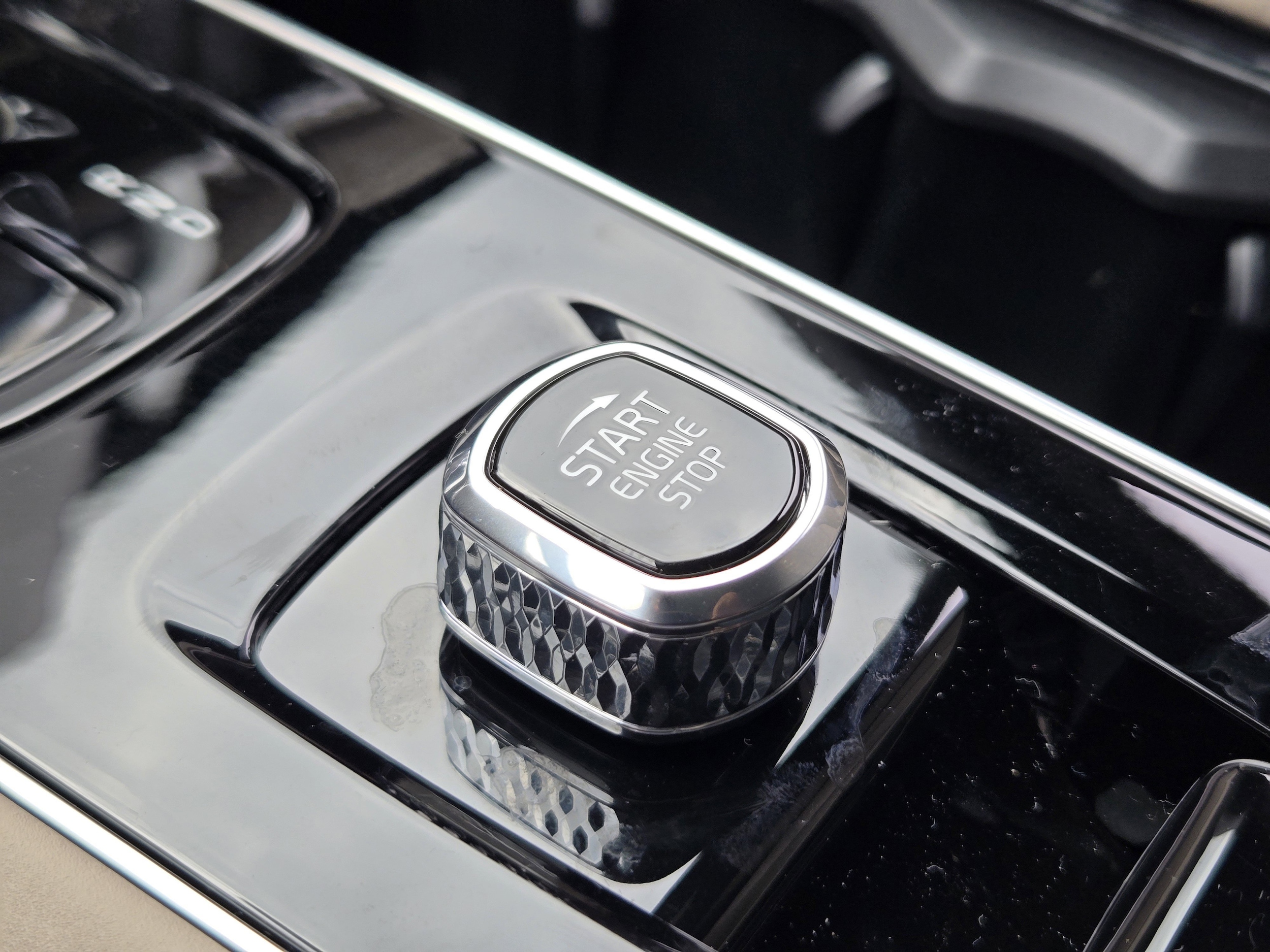 2026 Volvo XC90 Plus - Photo 18