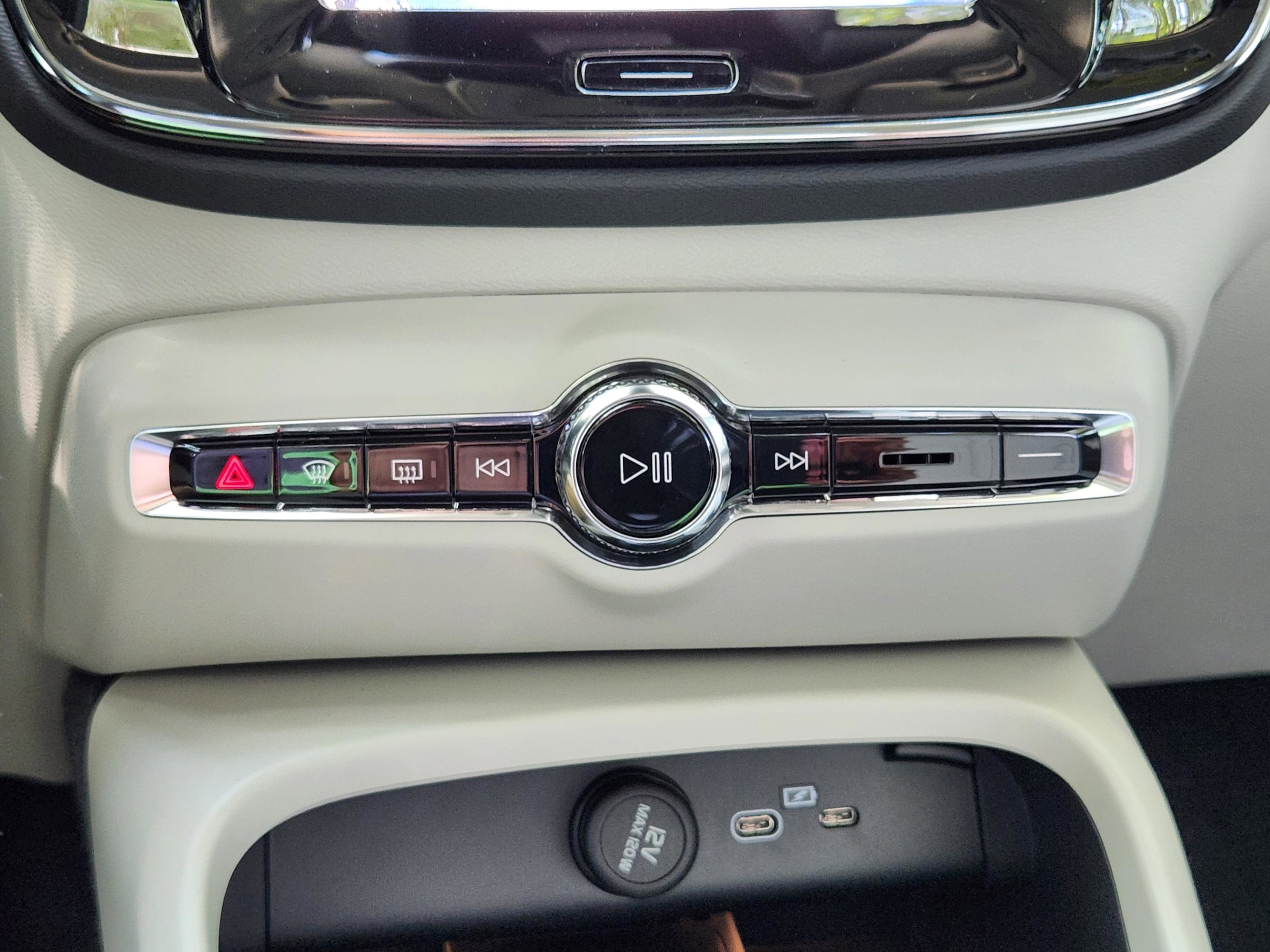 2026 Volvo XC40 Plus - Photo 15