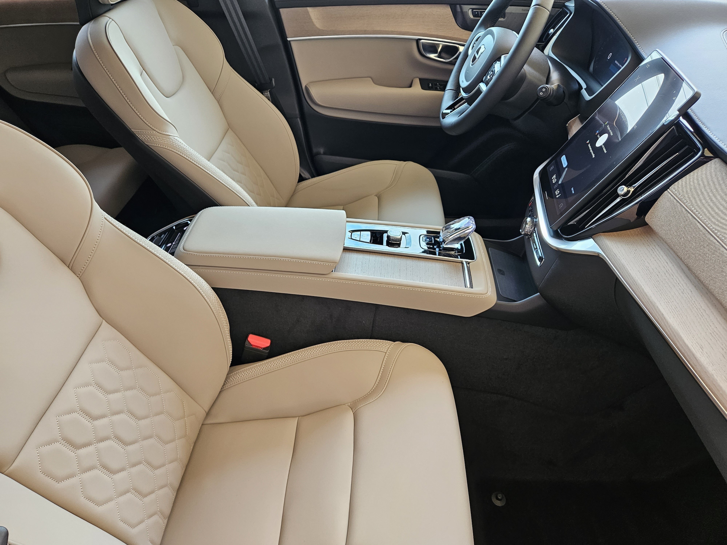 2026 Volvo XC90 Plus - Photo 15
