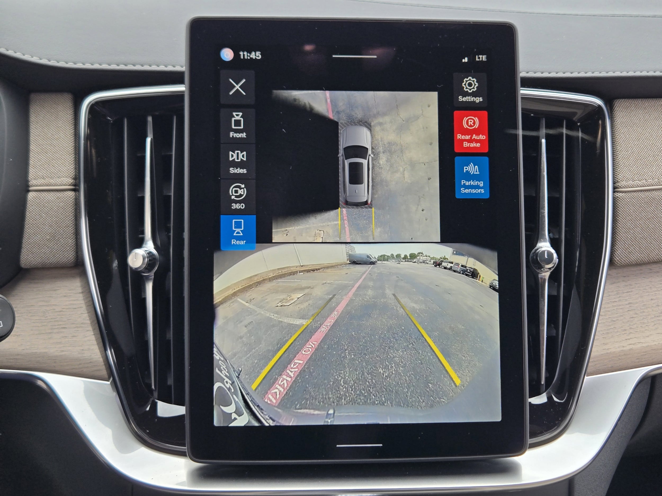 2026 Volvo XC90 Plus - Photo 15
