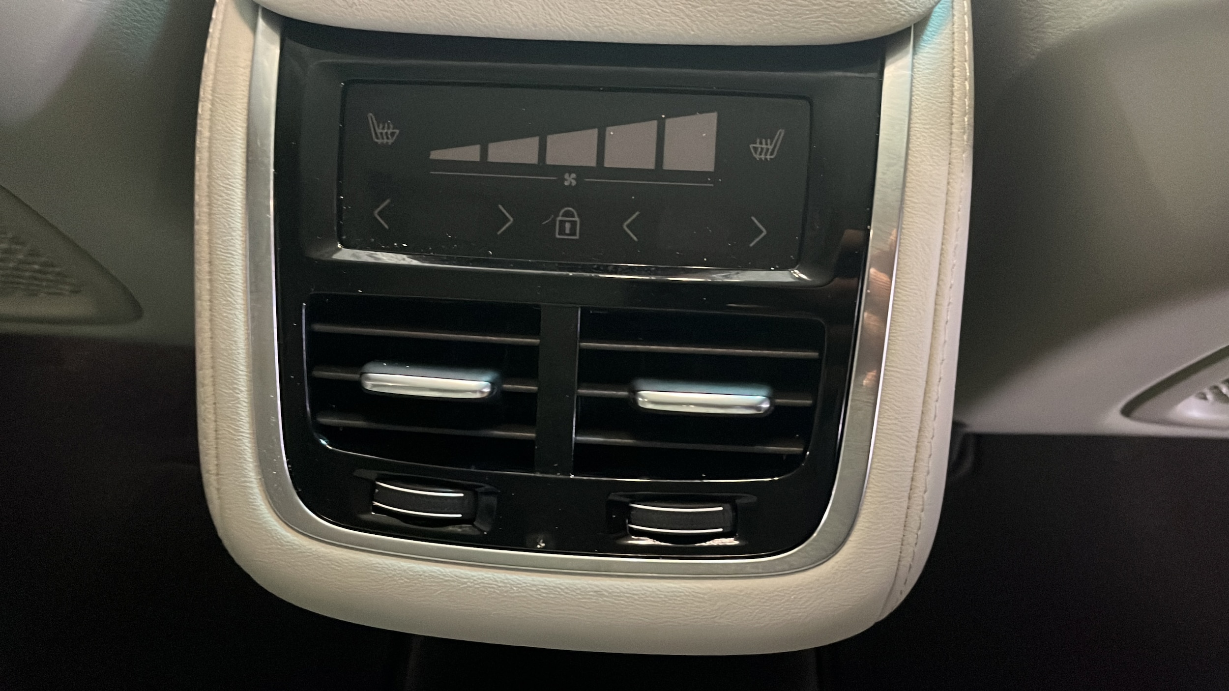 2026 Volvo XC90 Ultra - Photo 18