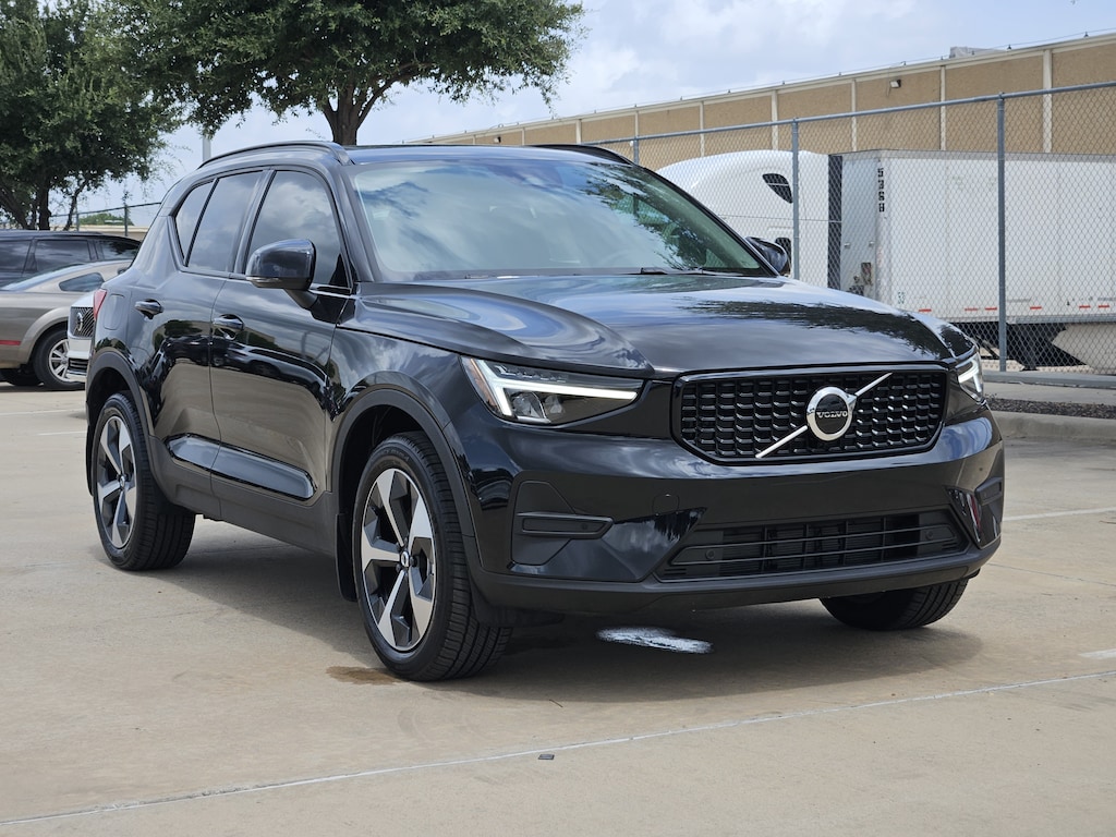 New 2026 Volvo XC40 B5 Core SUV