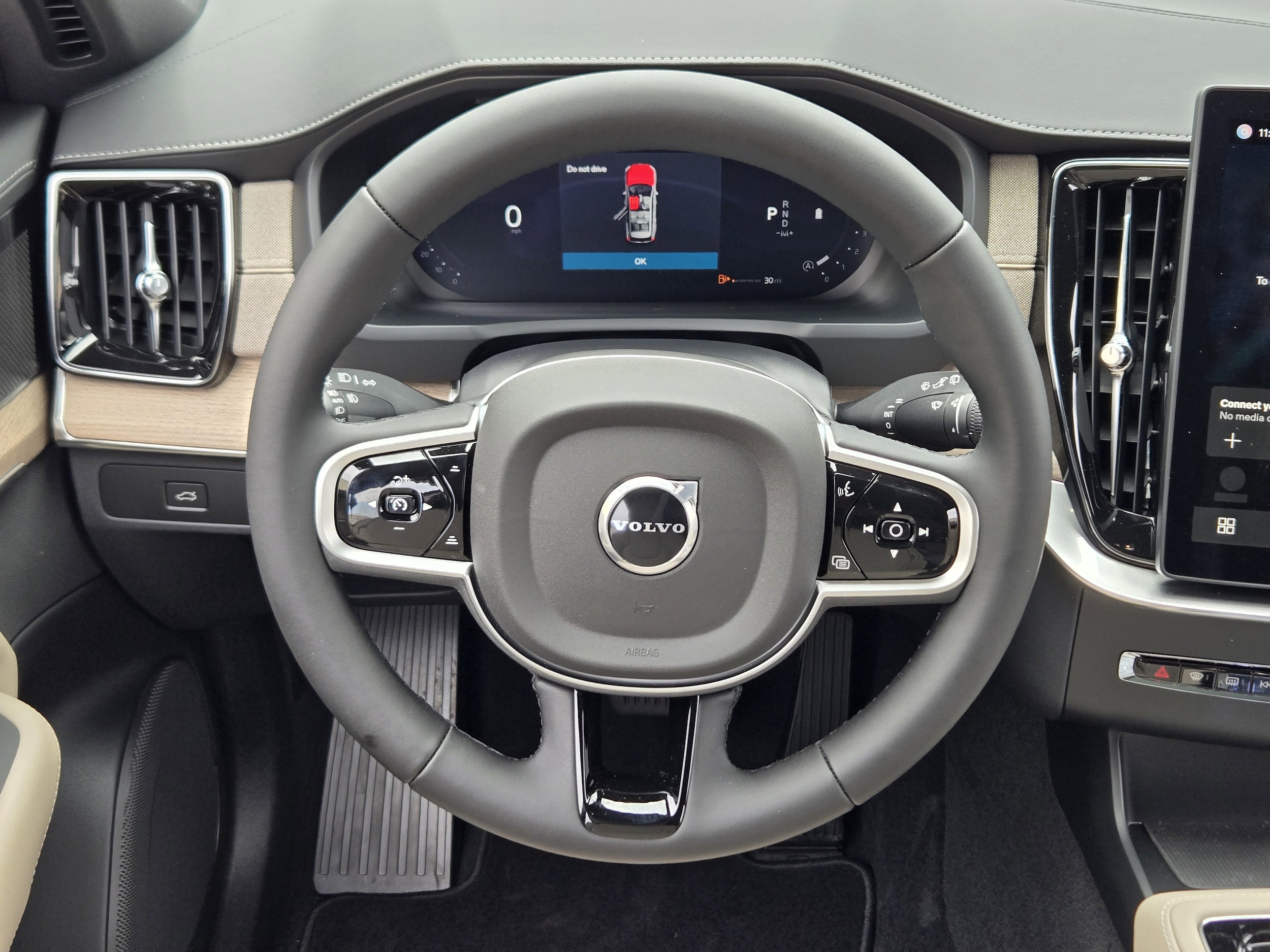 2026 Volvo XC90 Plus - Photo 23