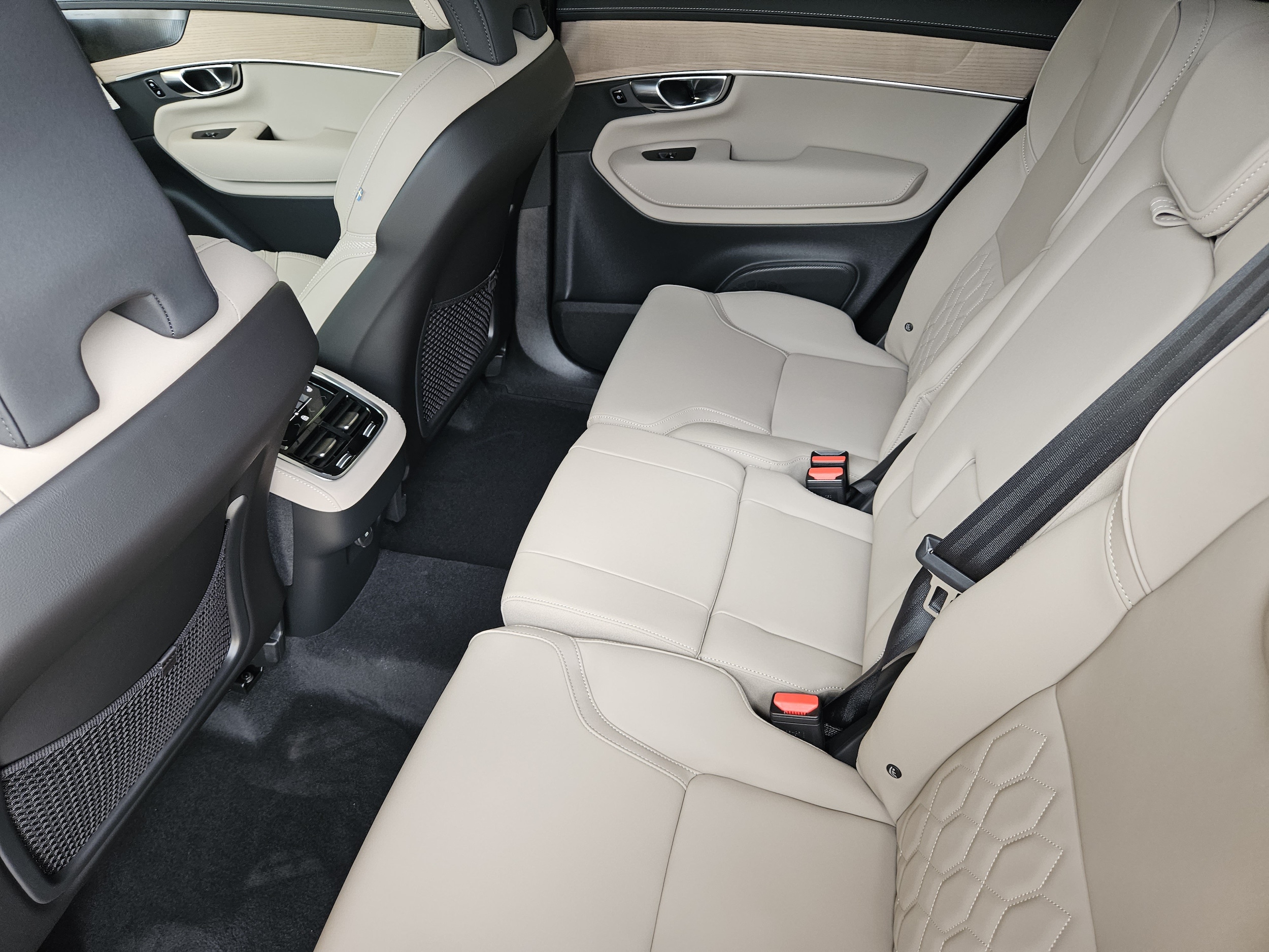2026 Volvo XC90 Plus - Photo 29