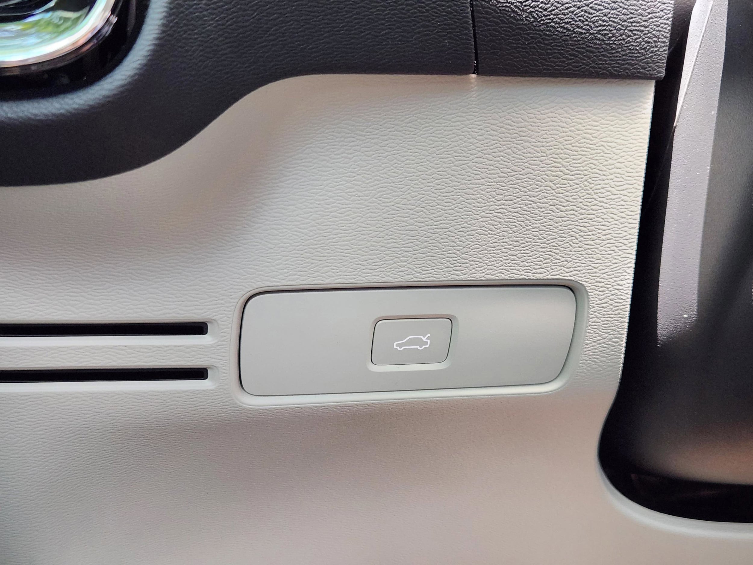 2026 Volvo XC40 Plus - Photo 18