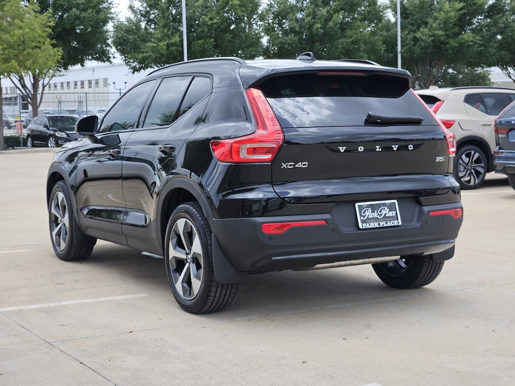 New 2026 Volvo XC40 B5 Core SUV
