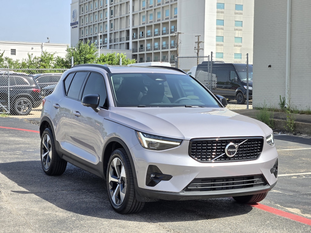 Used 2026 Volvo XC40 B5 Plus SUV