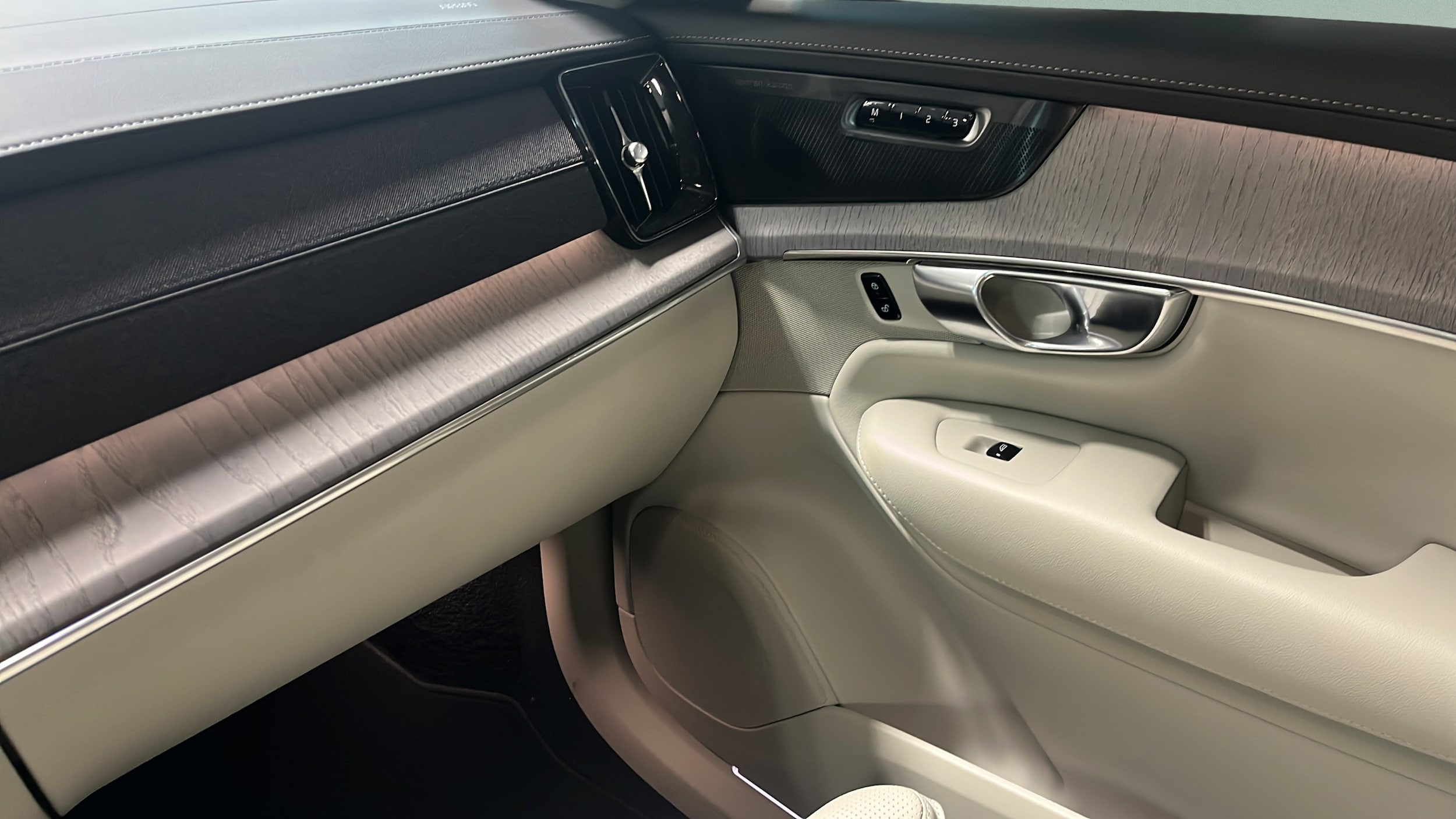2026 Volvo XC90 Ultra - Photo 25