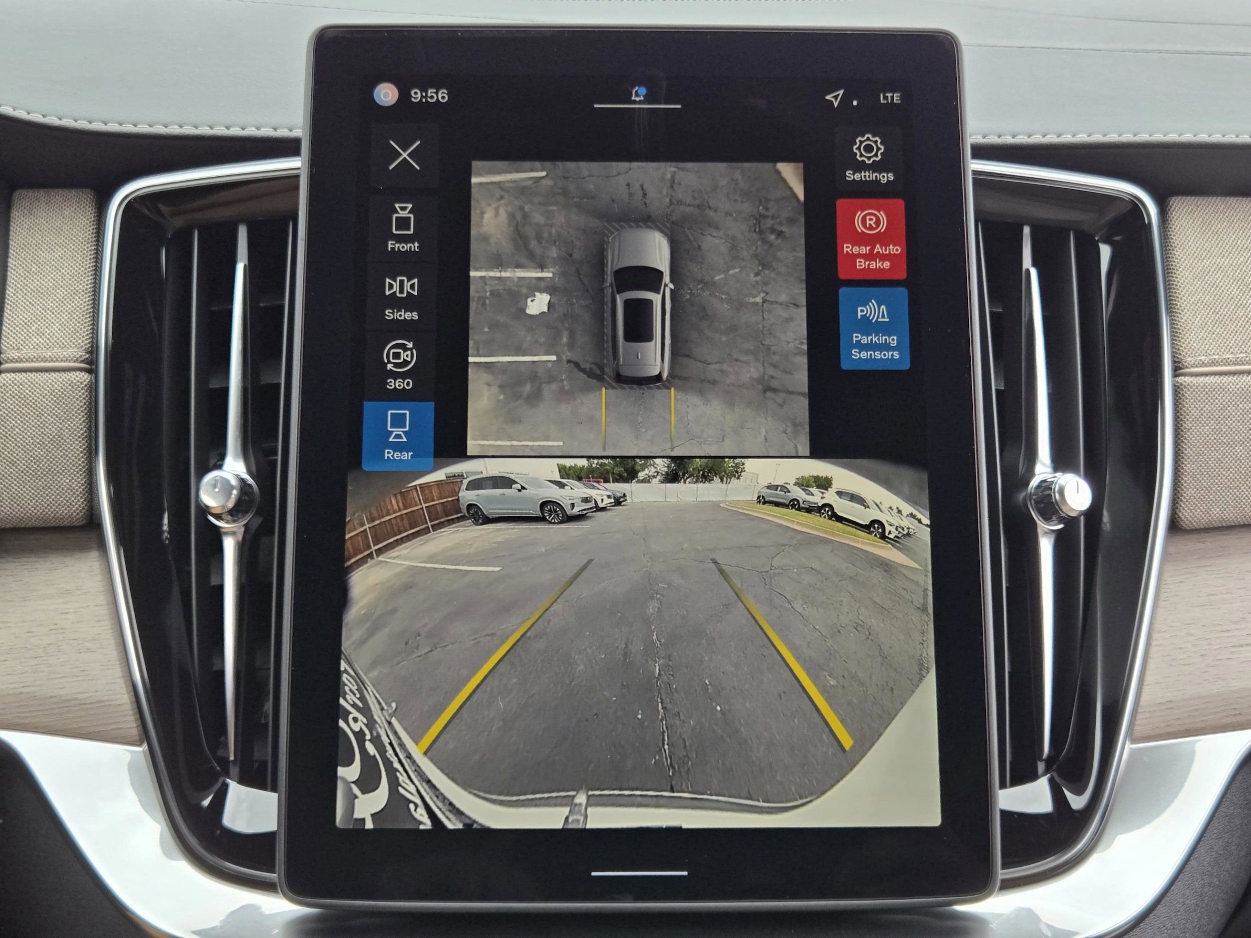 2026 Volvo XC90 Plus - Photo 16
