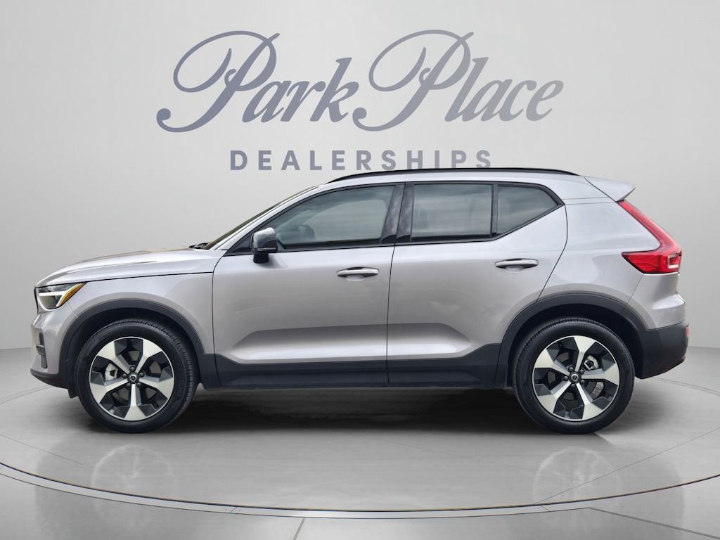 Used 2026 Volvo XC40 B4 Core SUV