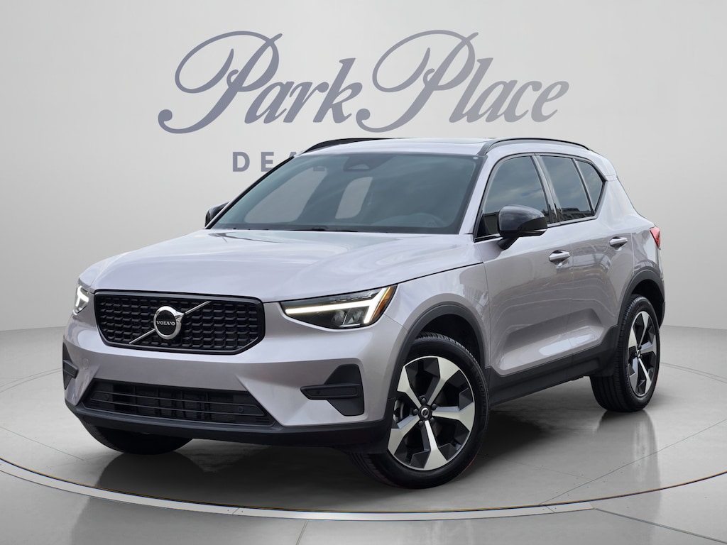 Used 2026 Volvo XC40 B4 Core SUV