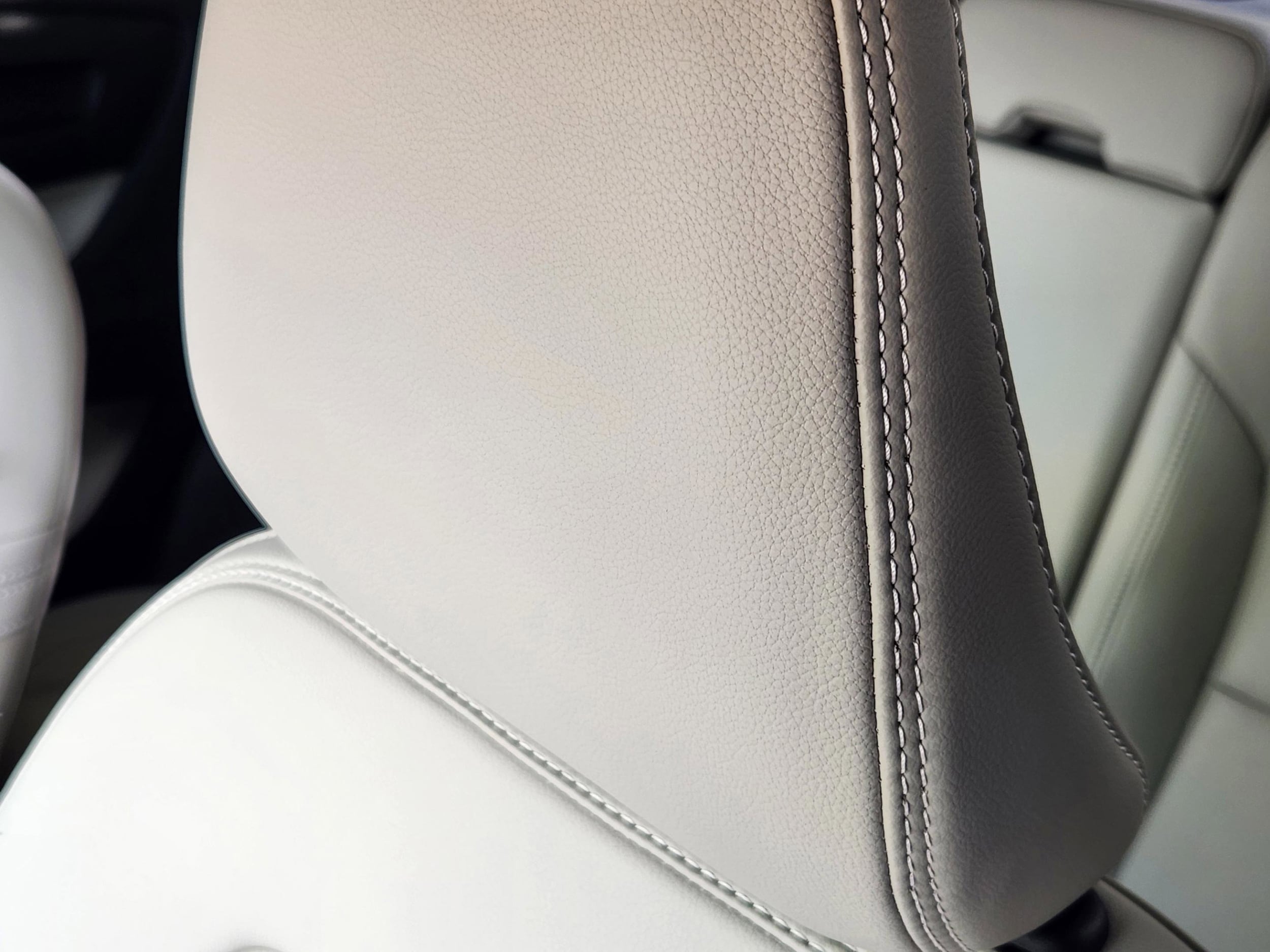 2026 Volvo XC40 Plus - Photo 11