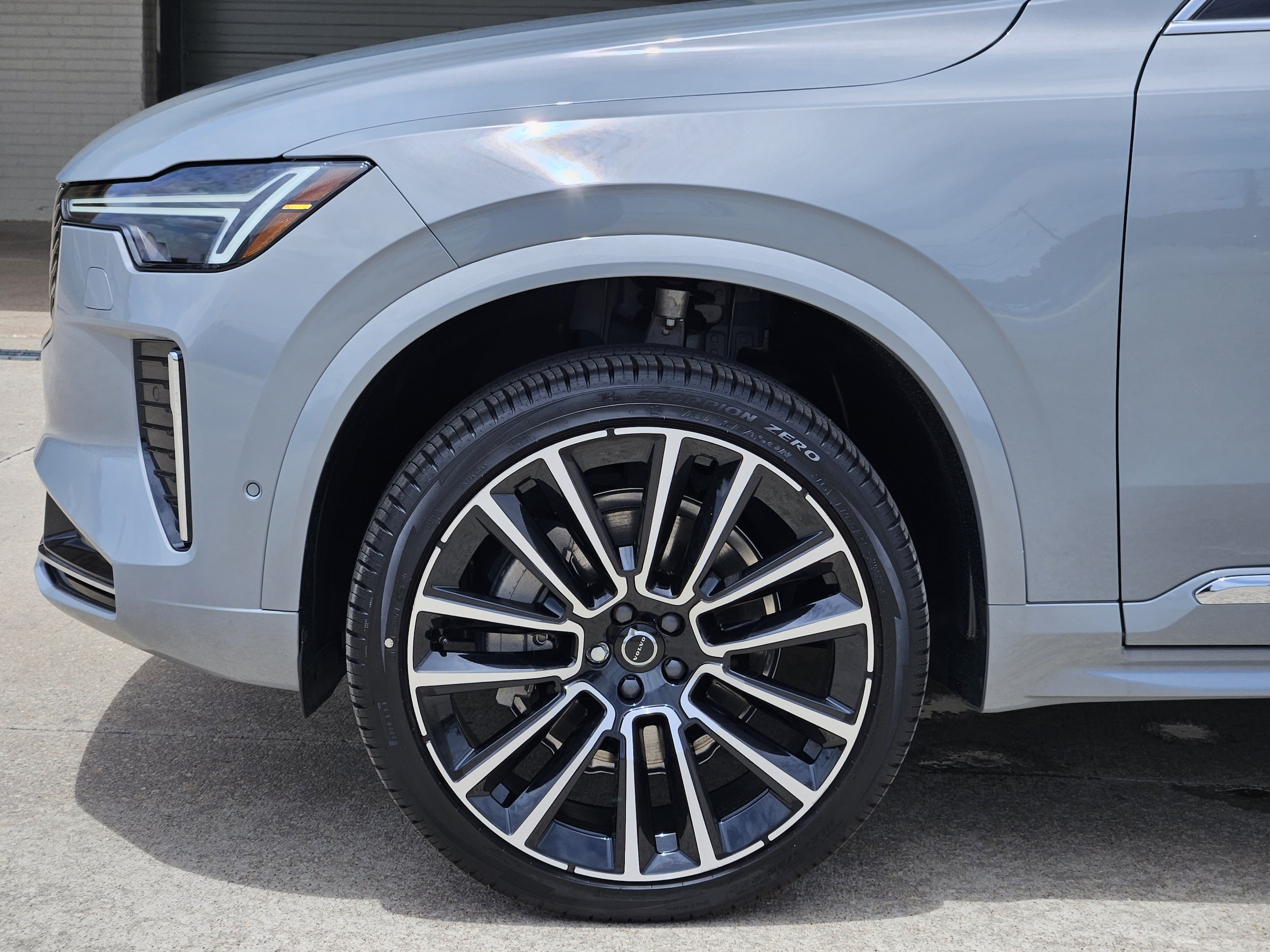 2026 Volvo XC90 Plus - Photo 11