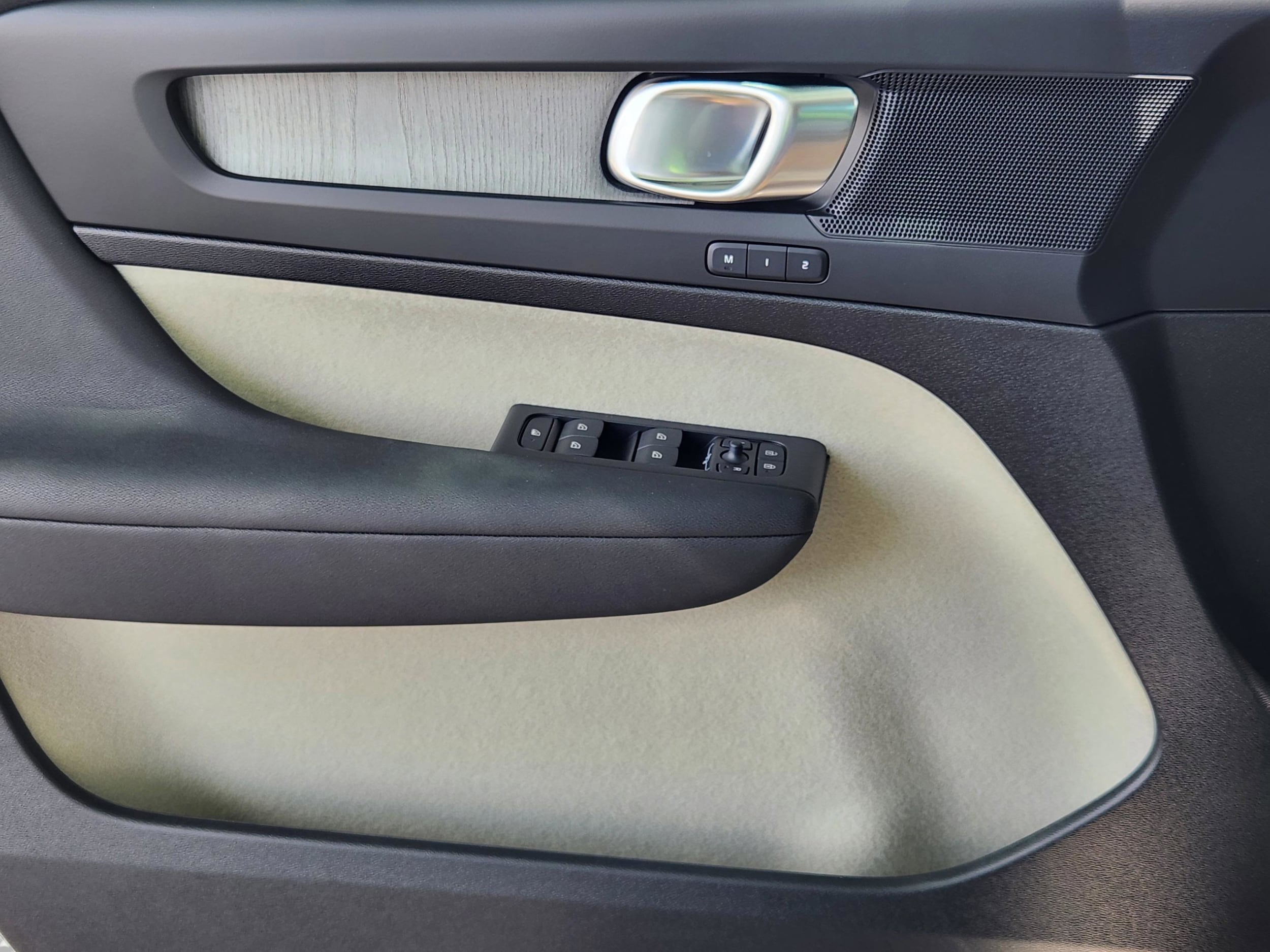 2026 Volvo XC40 Plus - Photo 27