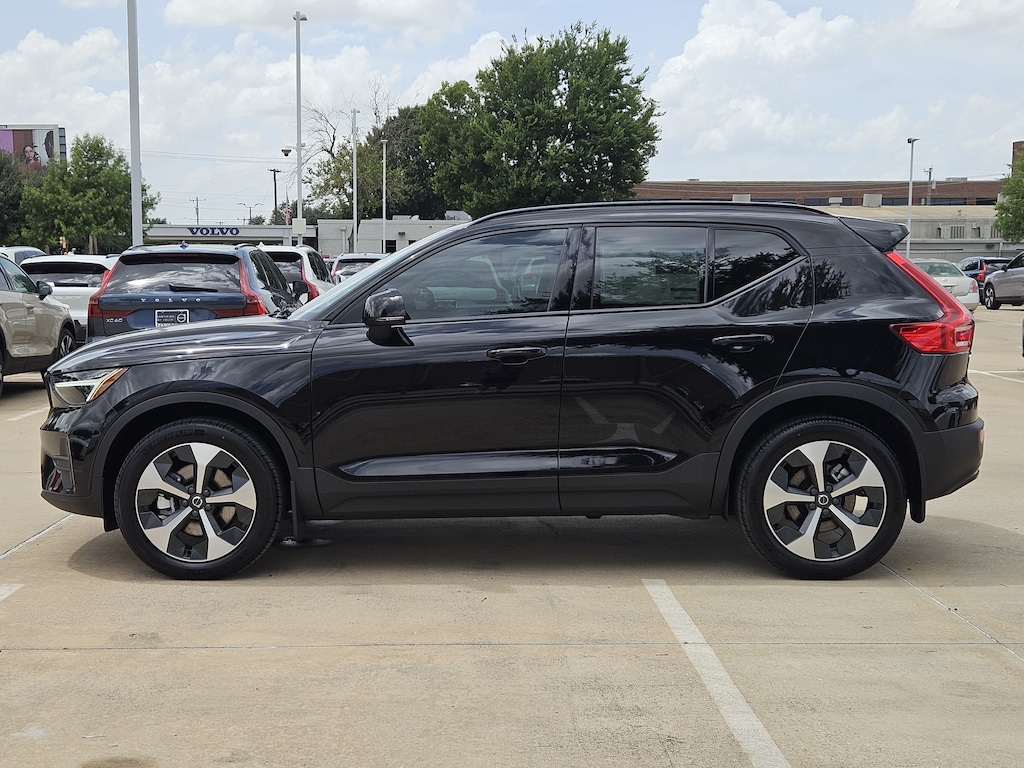 New 2026 Volvo XC40 B5 Core SUV