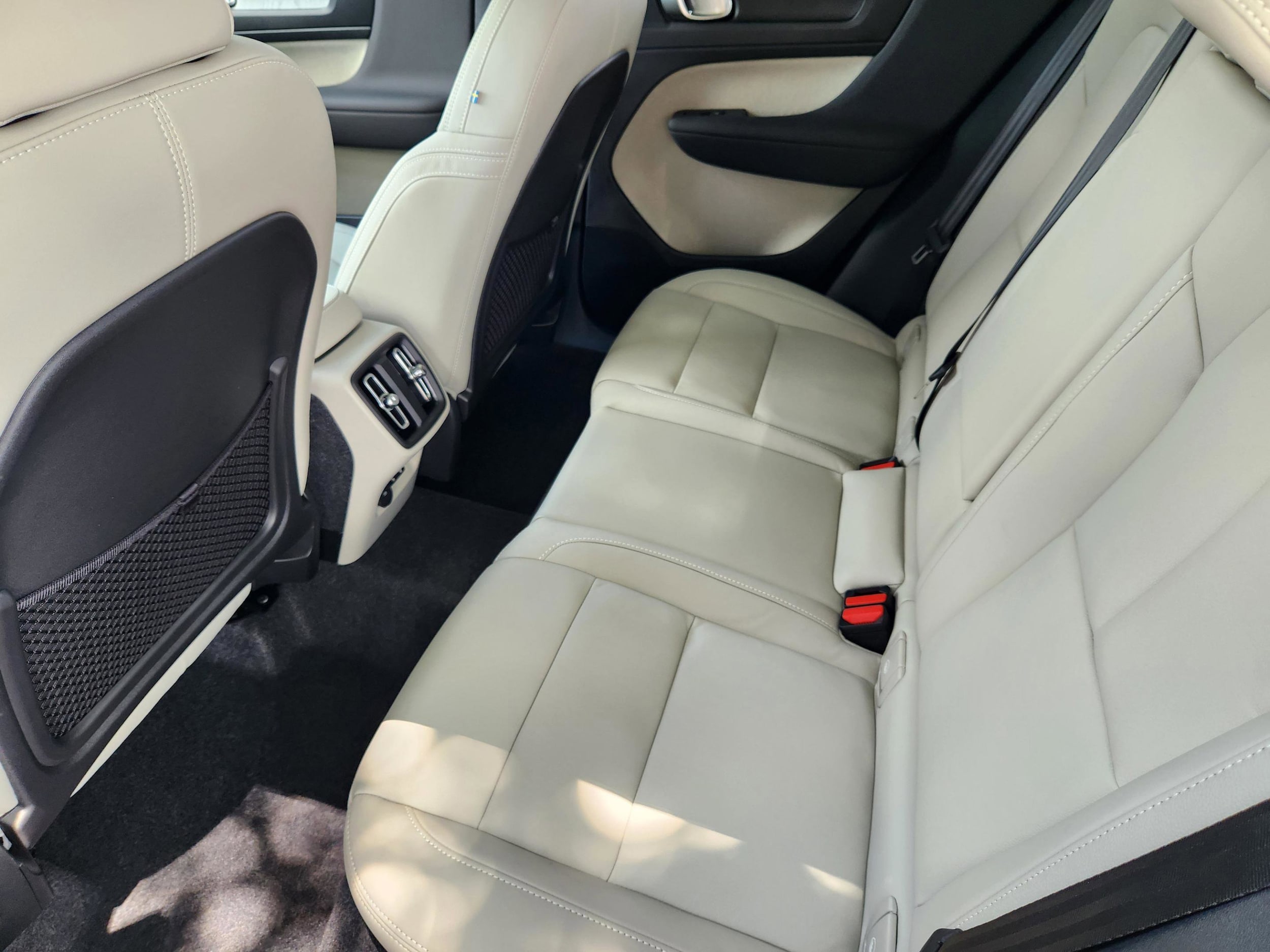 2026 Volvo XC40 Plus - Photo 25