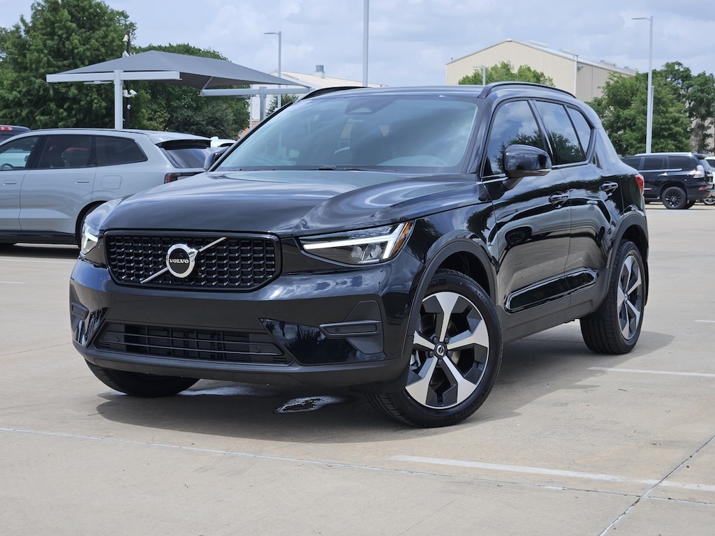 New 2026 Volvo XC40 B5 Core SUV