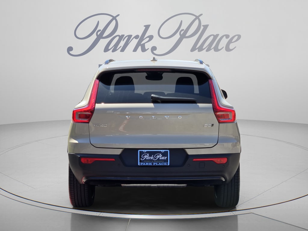 New 2026 Volvo XC40 B5 Ultra SUV