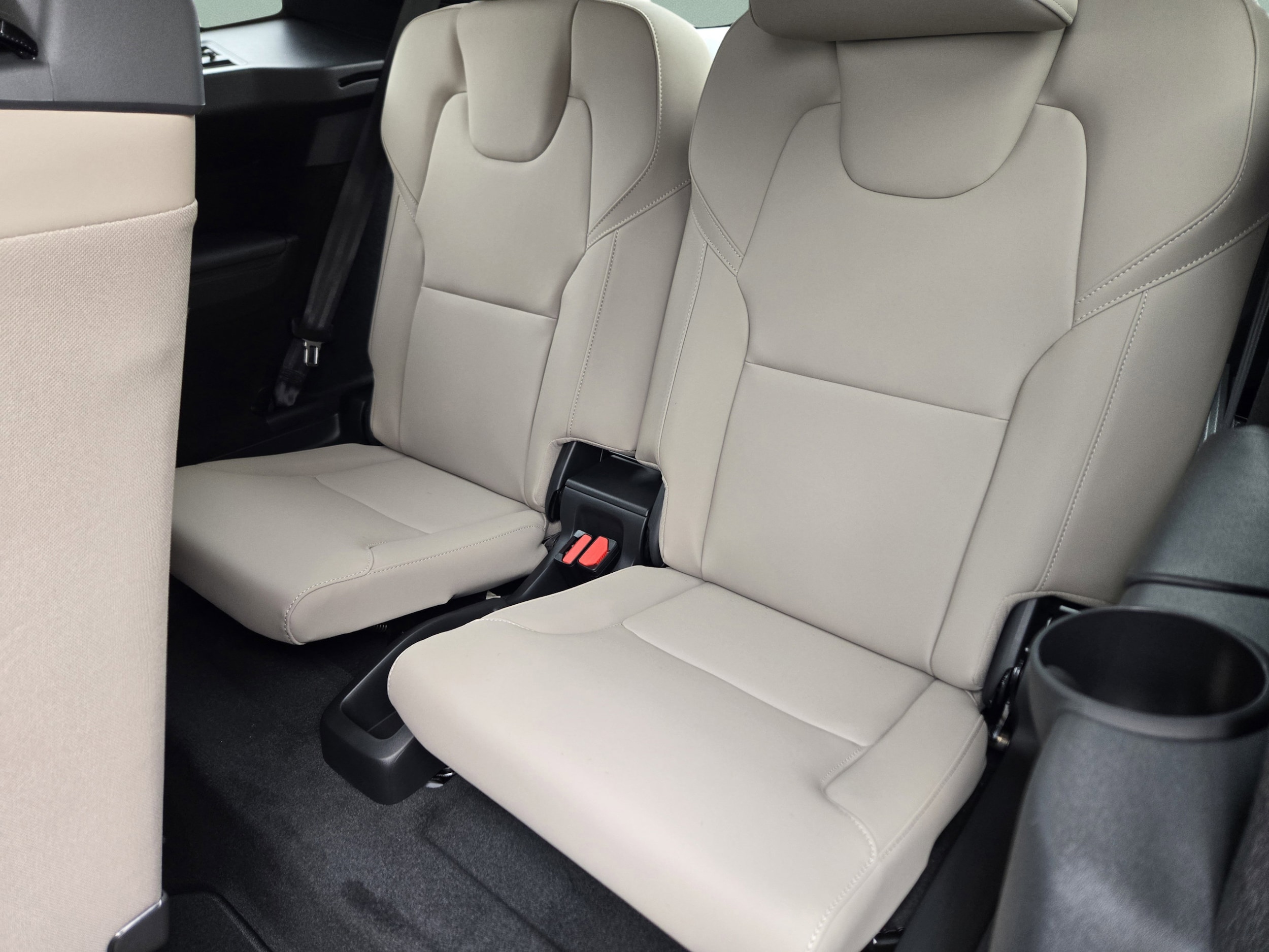 2026 Volvo XC90 Plus - Photo 27